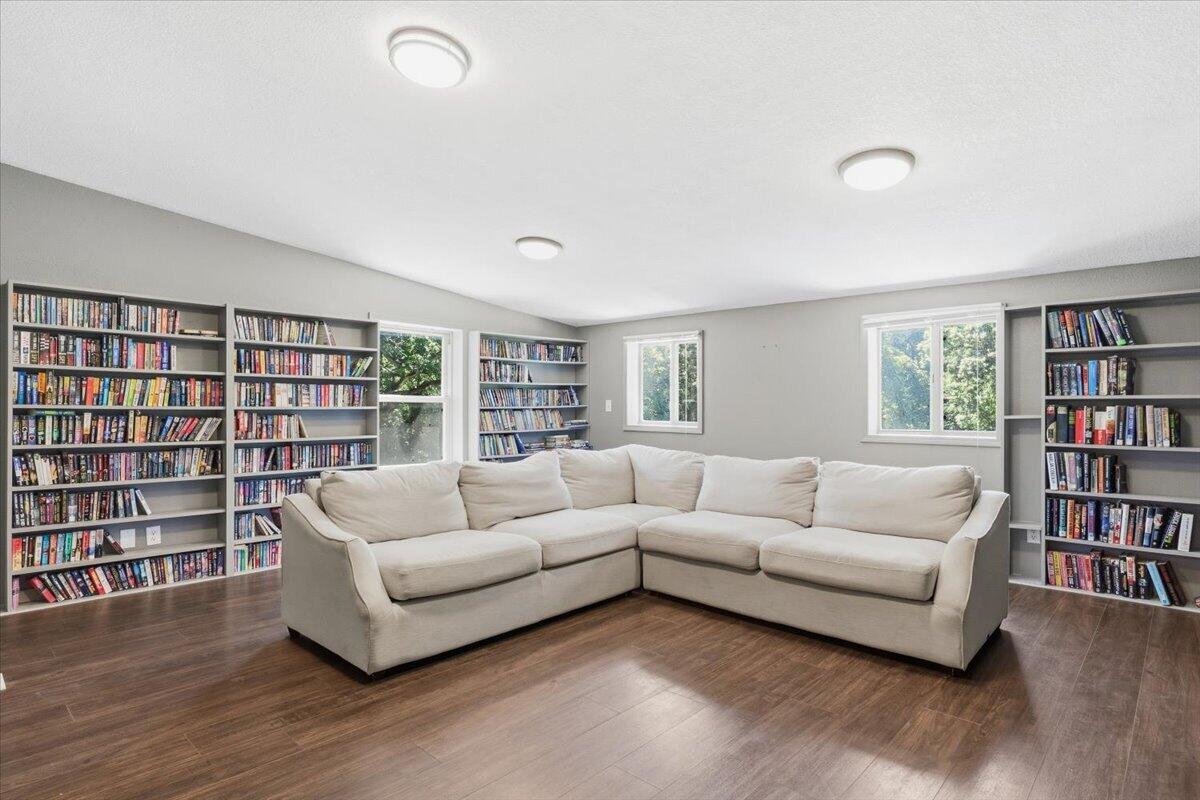 16032 Pleasant Valley Road Property Photo 29