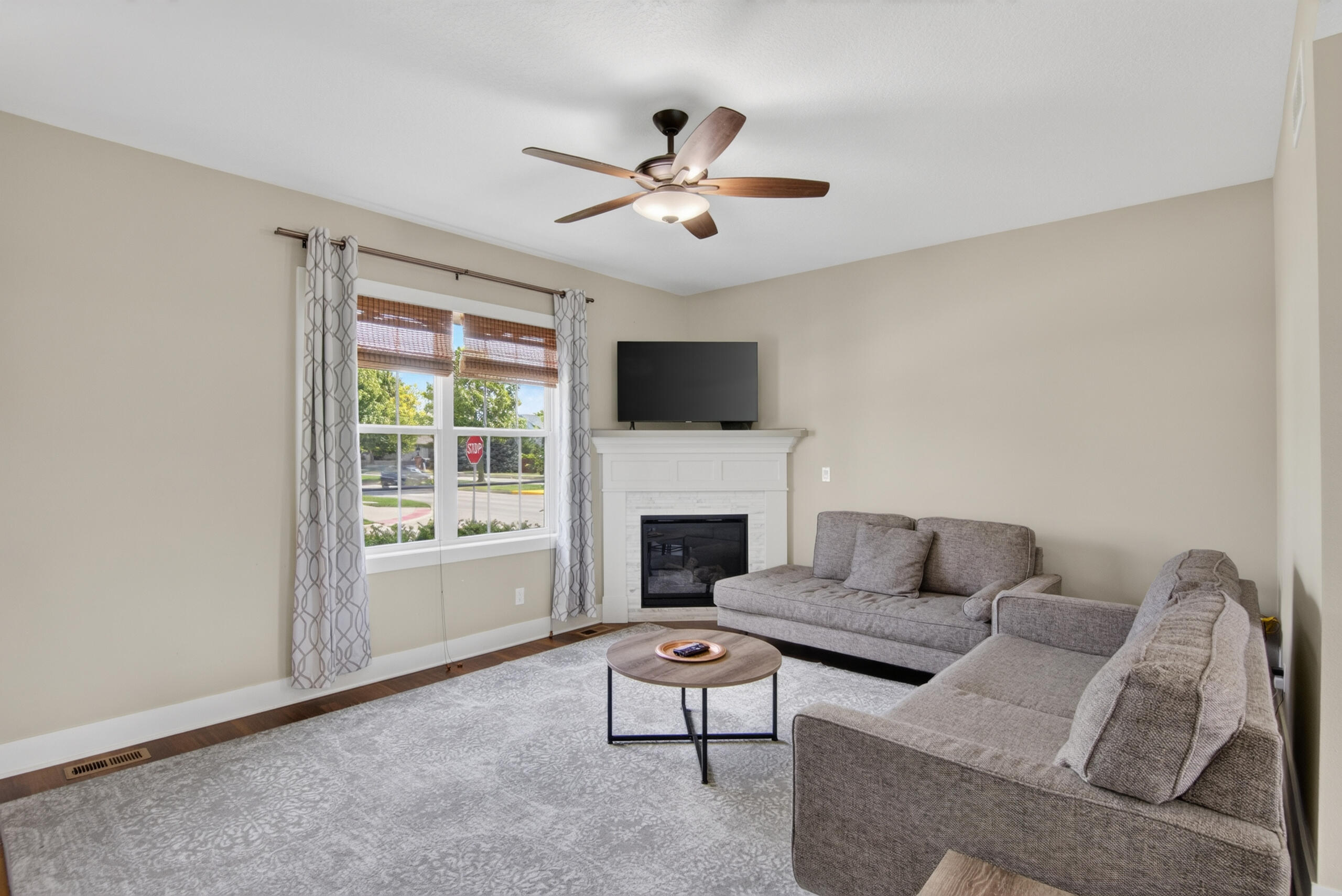 2706 Kingston Drive Property Photo 4