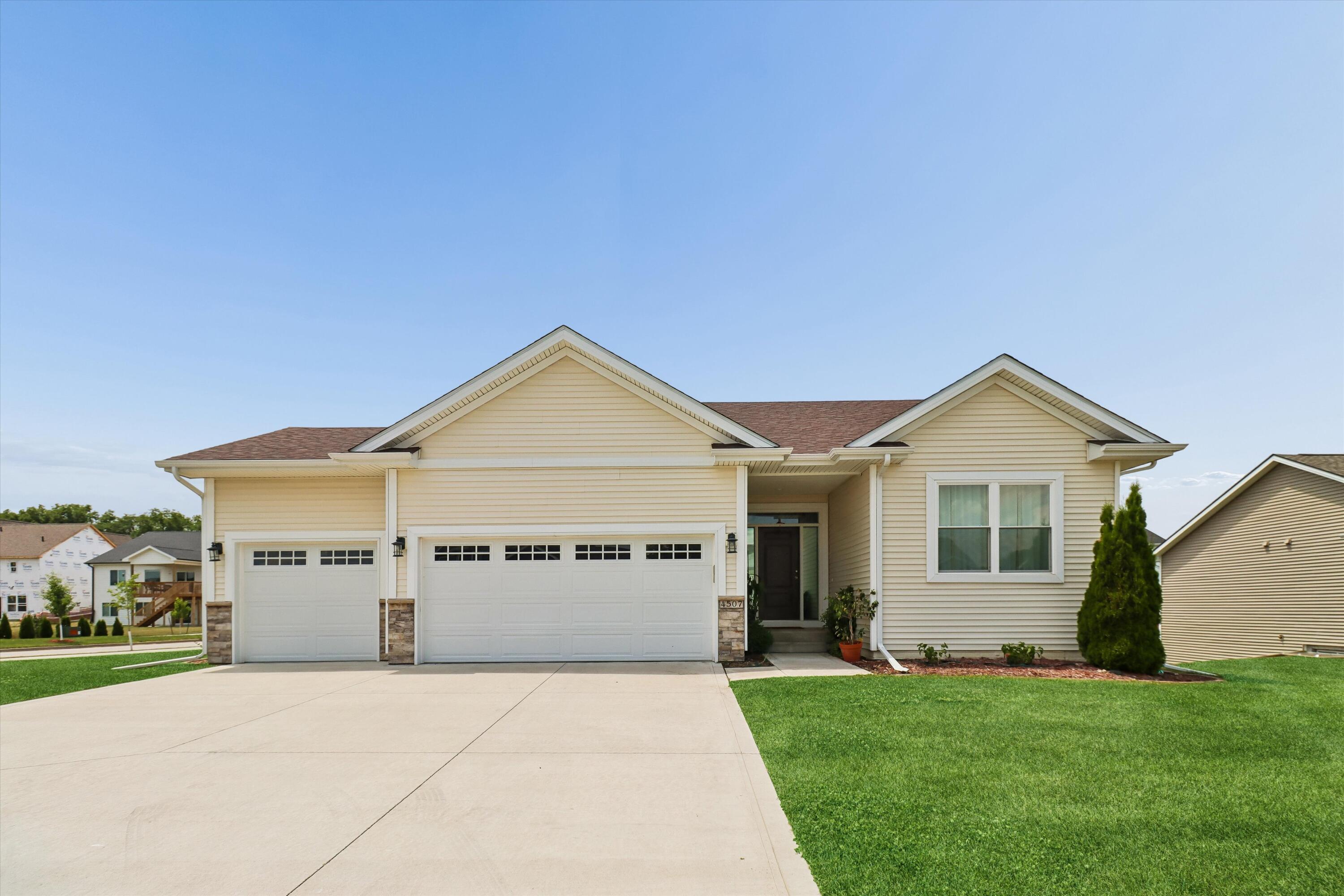 4507 Everest Avenue Property Photo 1
