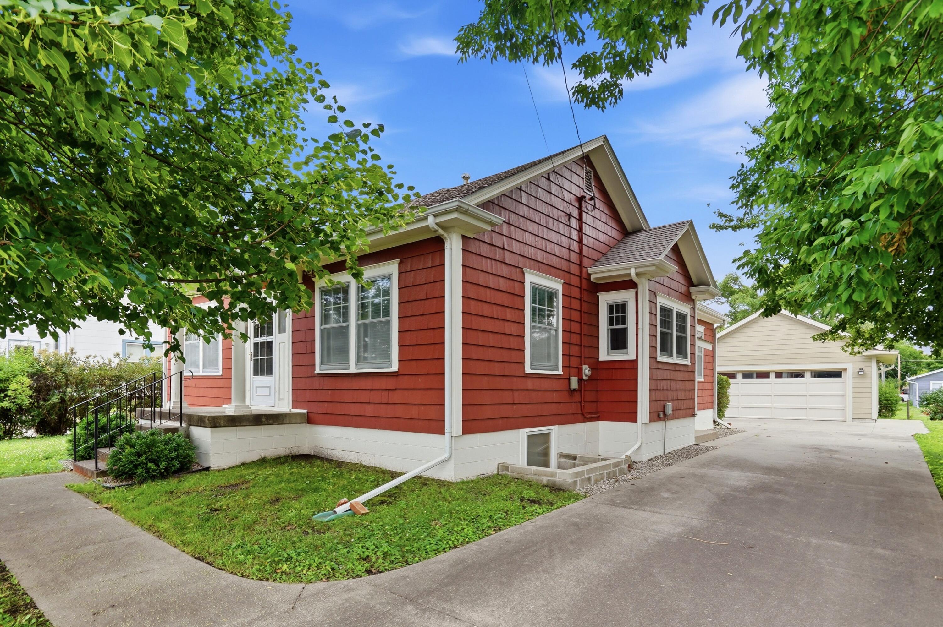 1835 1st Street Property Photo 2