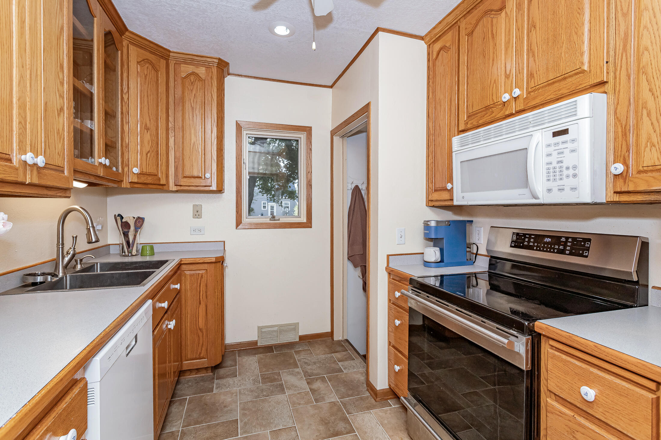1225 Harding Avenue Property Photo 5
