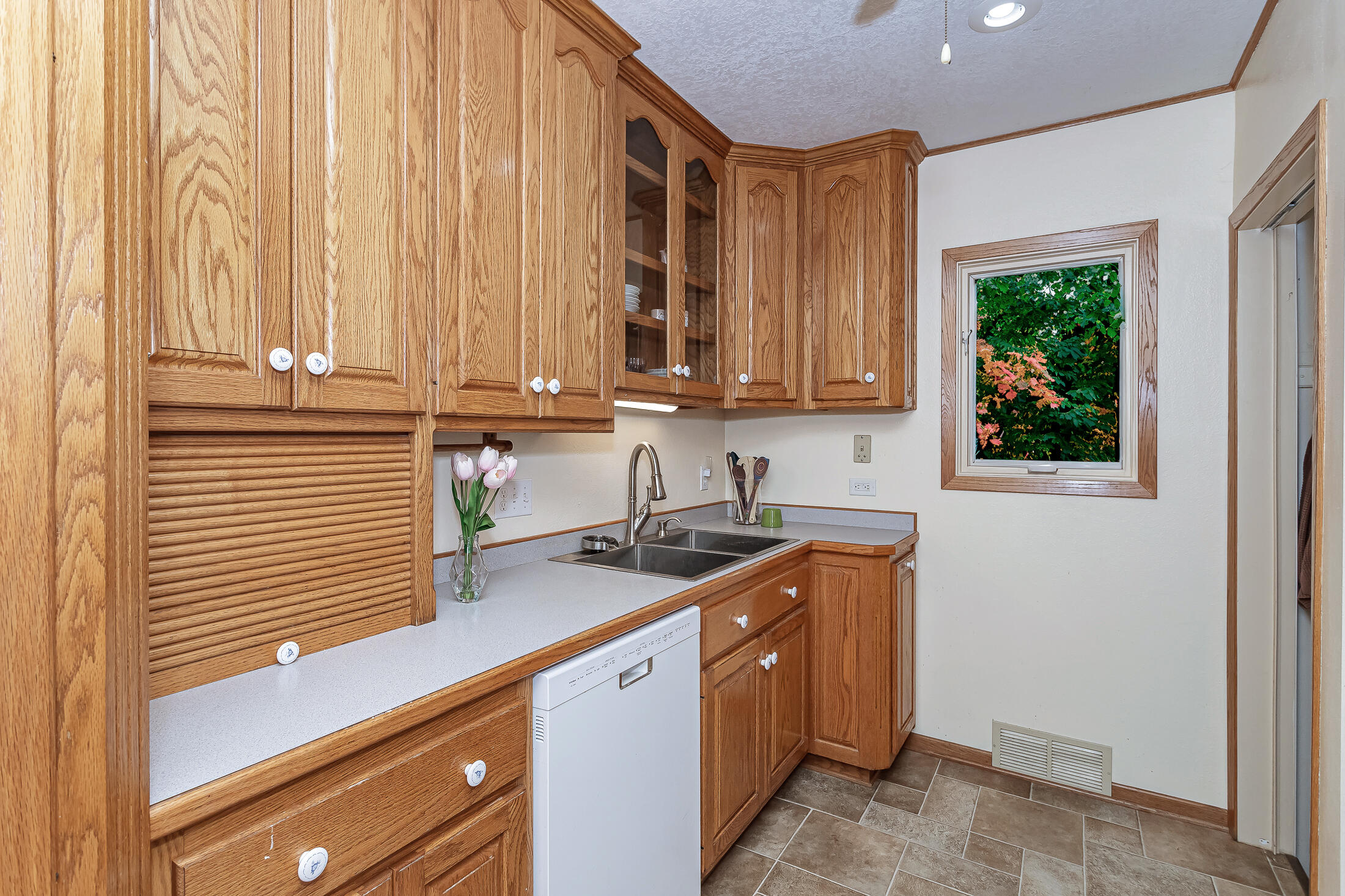 1225 Harding Avenue Property Photo 6