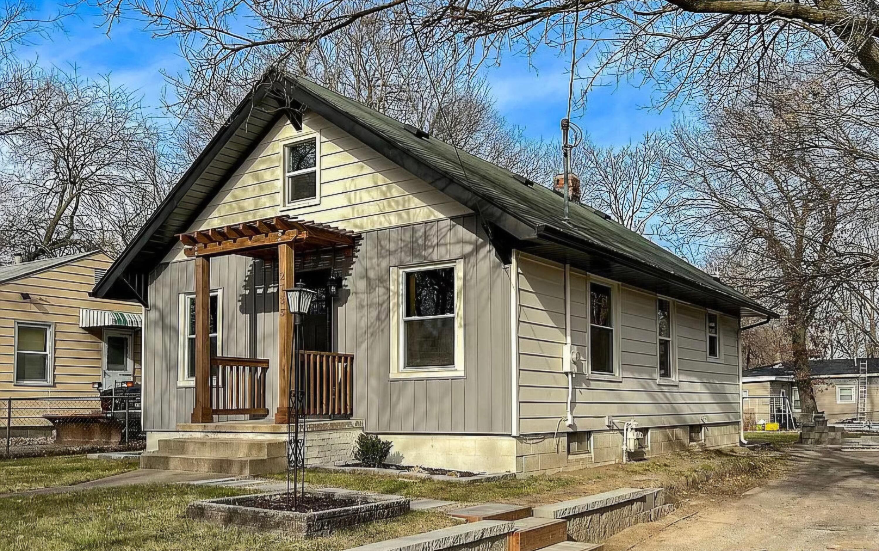 2735 College Avenue Property Photo 1