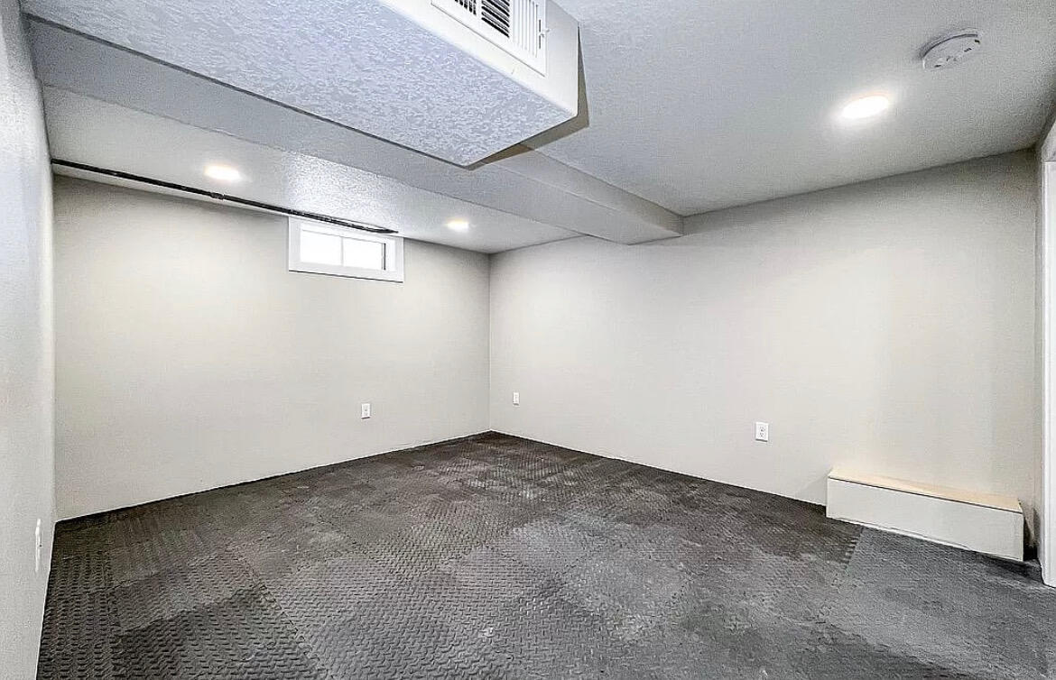 2735 College Avenue Property Photo 6