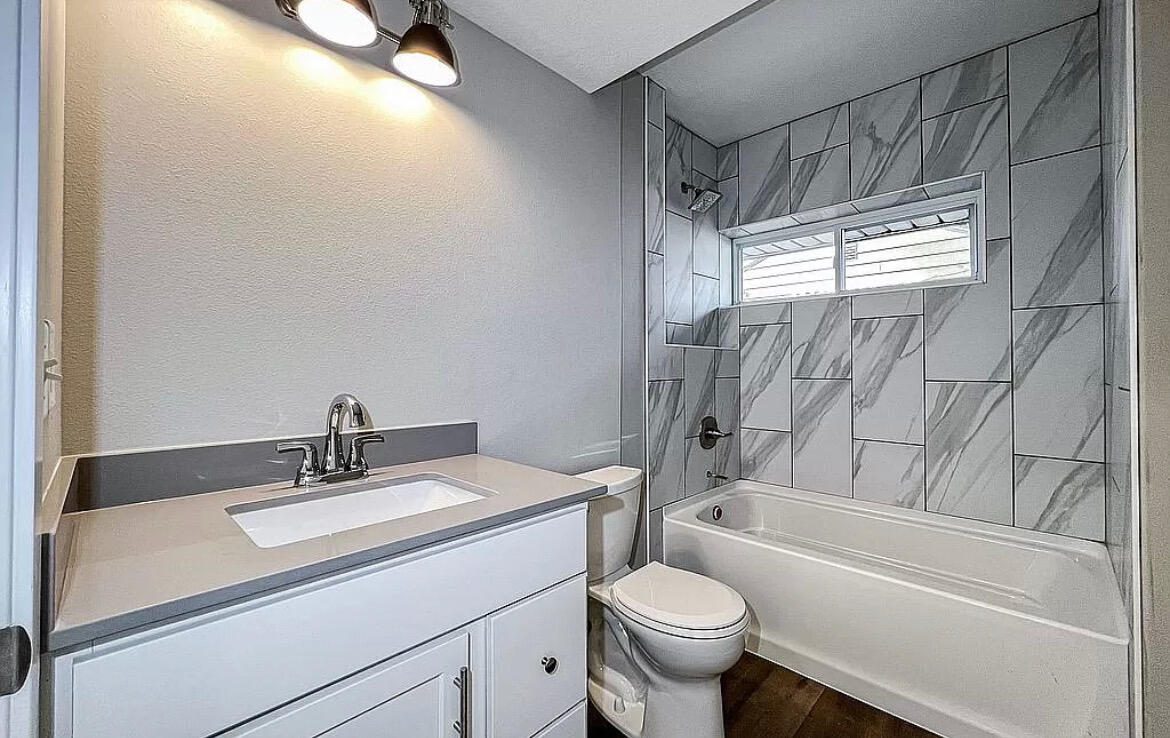 2735 College Avenue Property Photo 8