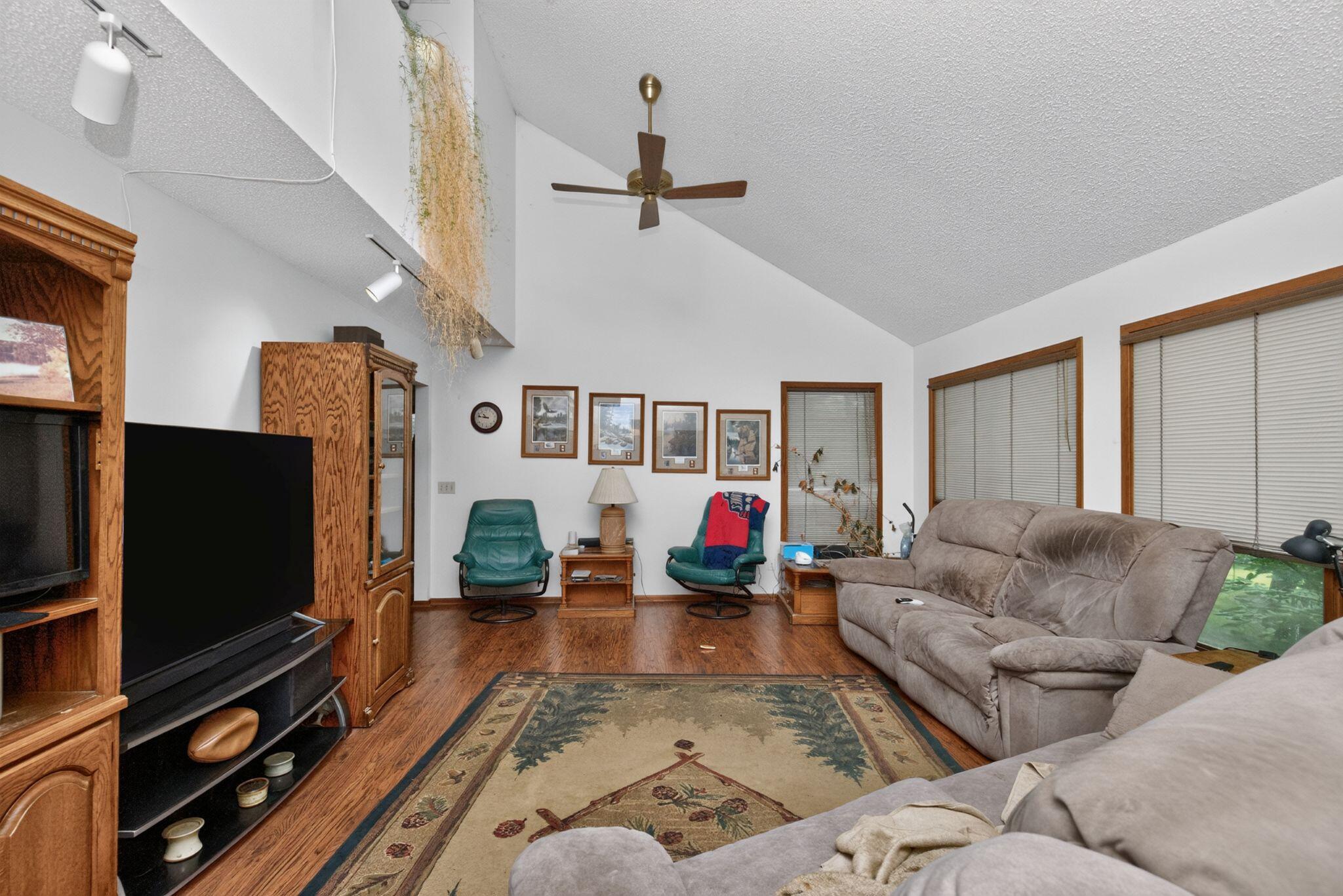 4612 Dover Drive Property Photo 3