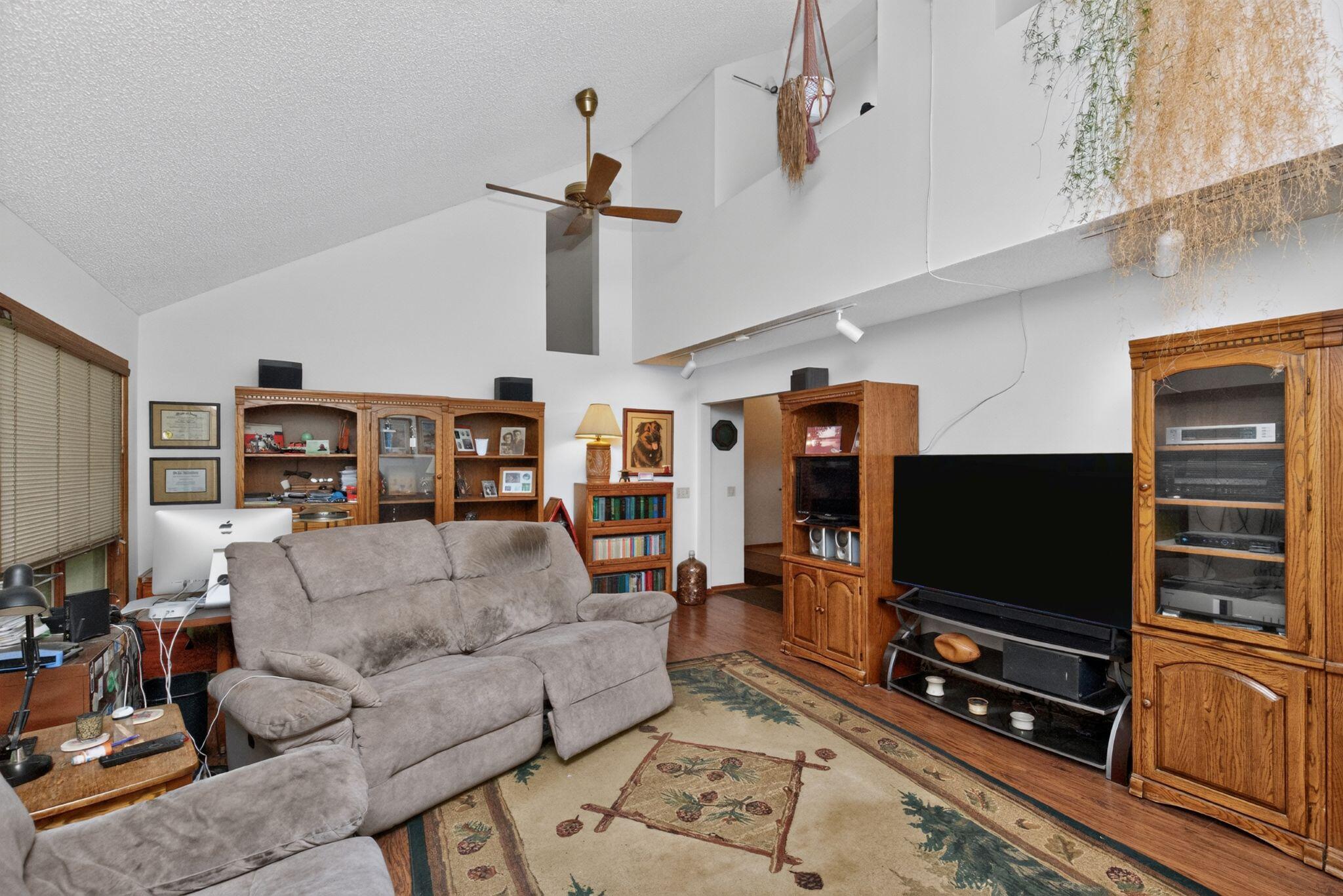 4612 Dover Drive Property Photo 4