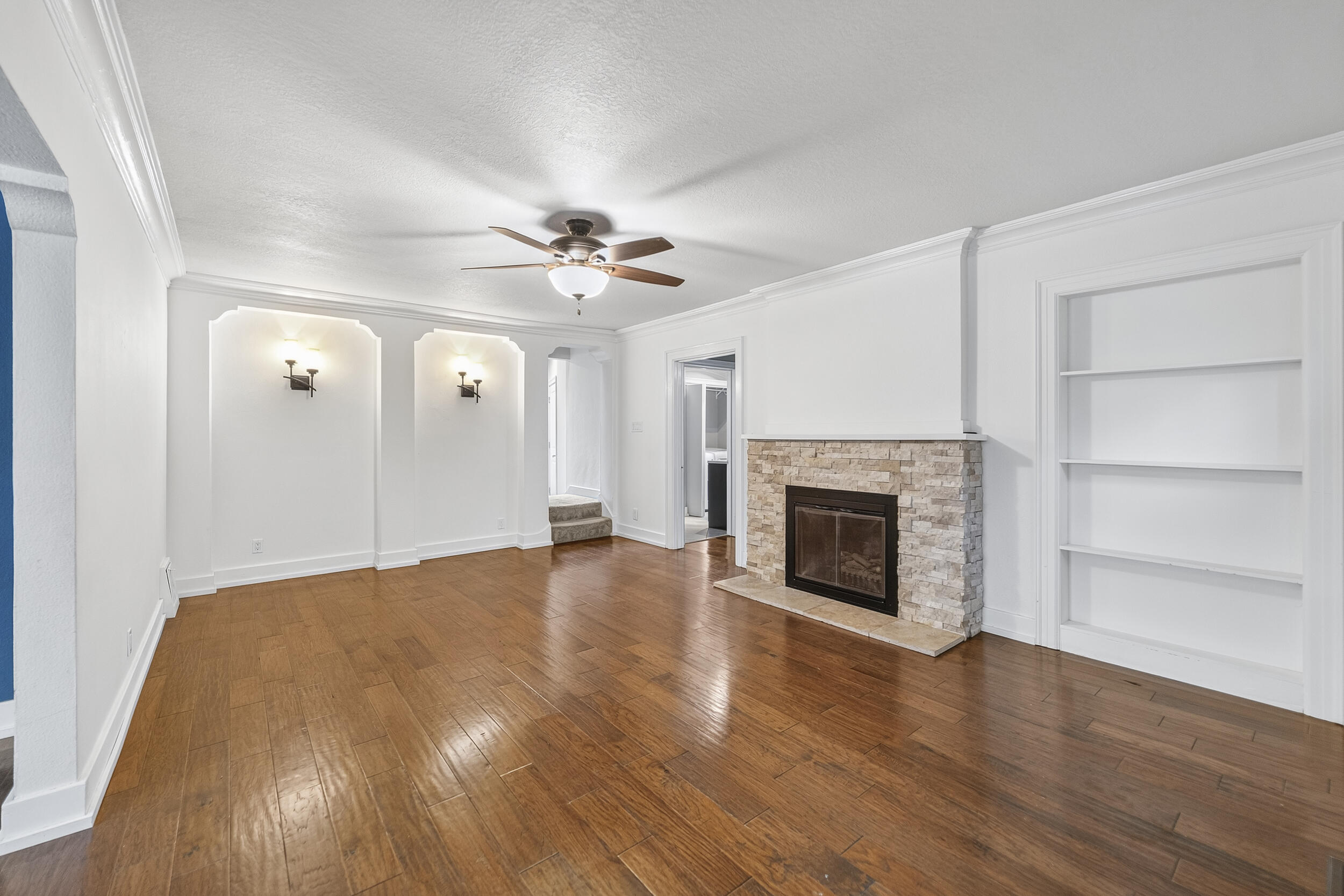 2327 Donald Street Property Photo 6