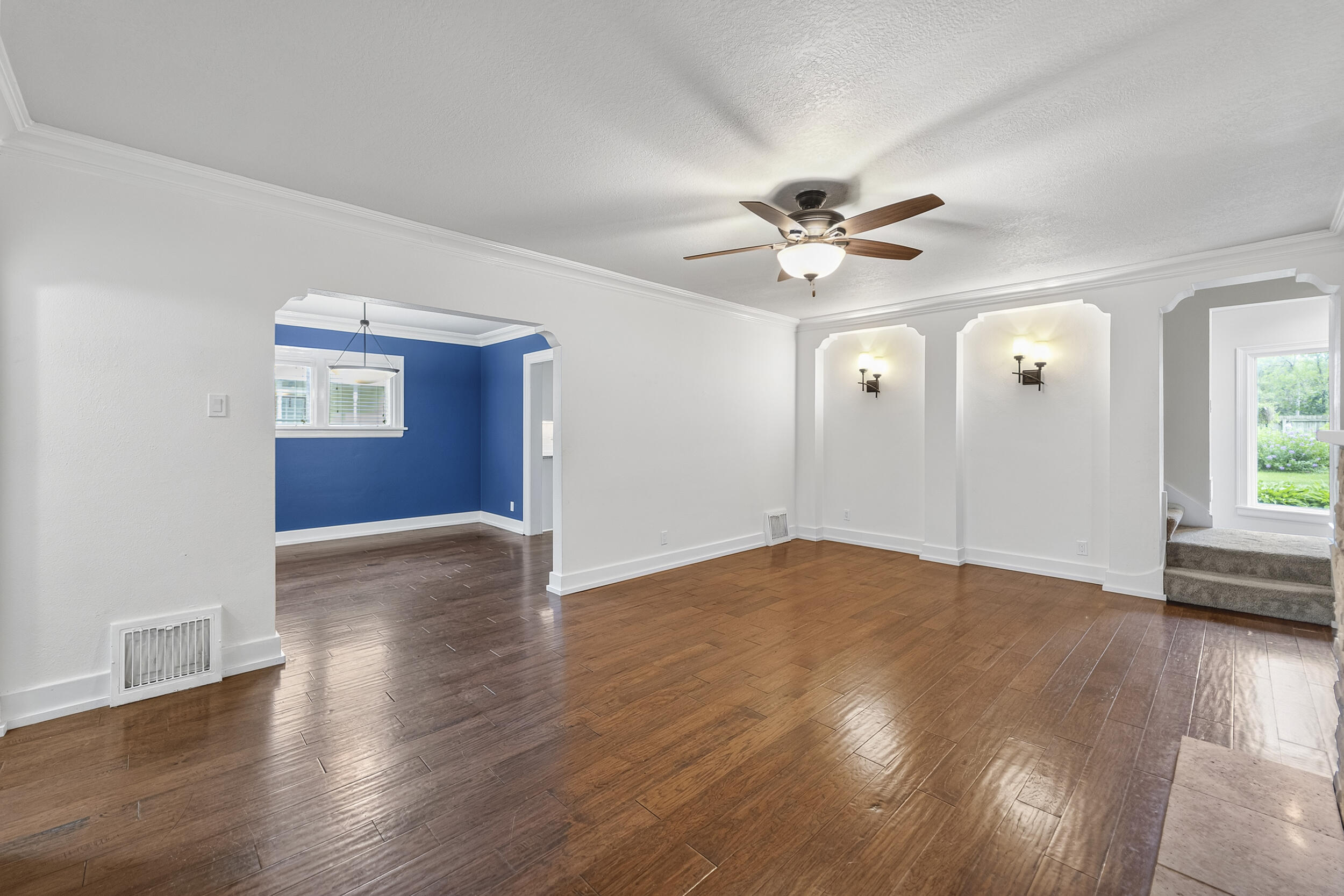 2327 Donald Street Property Photo 7