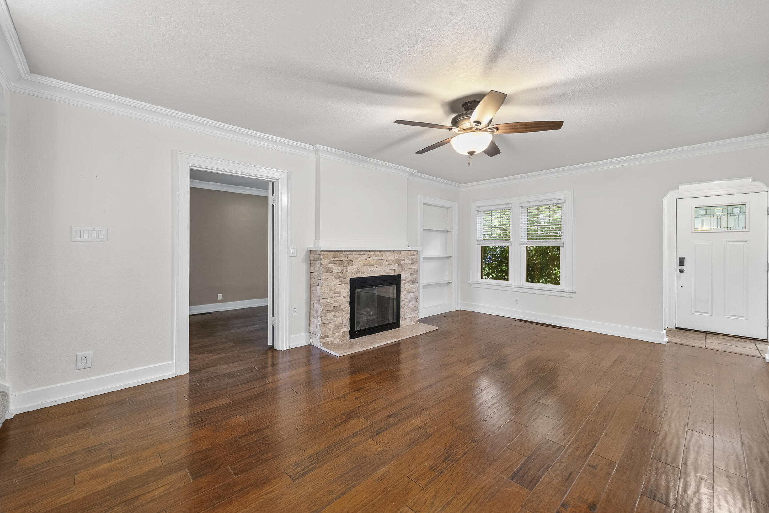 2327 Donald Street Property Photo 8