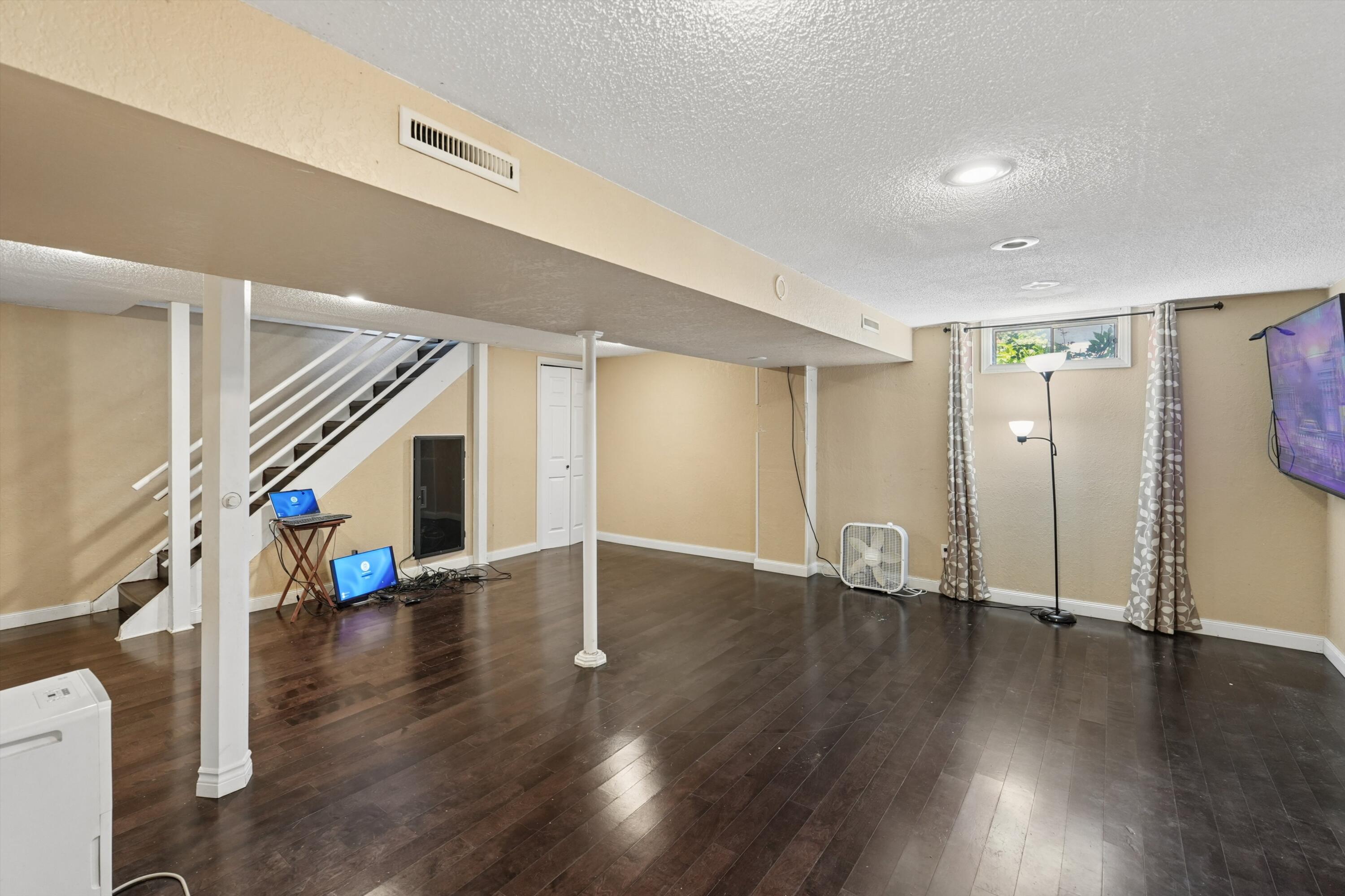 201 Rockwell Avenue Property Photo 15