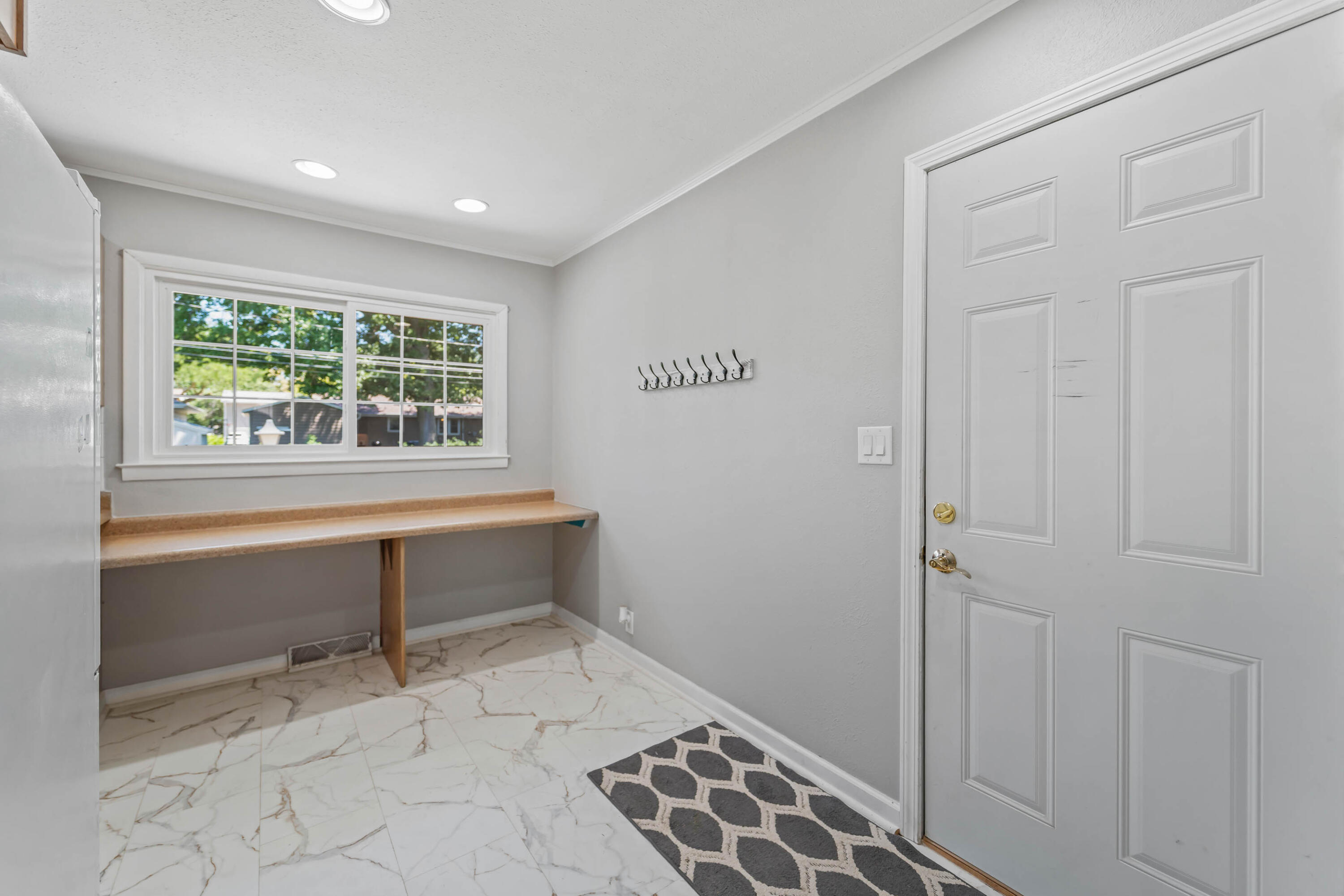 719 15th Street Place Property Photo 10