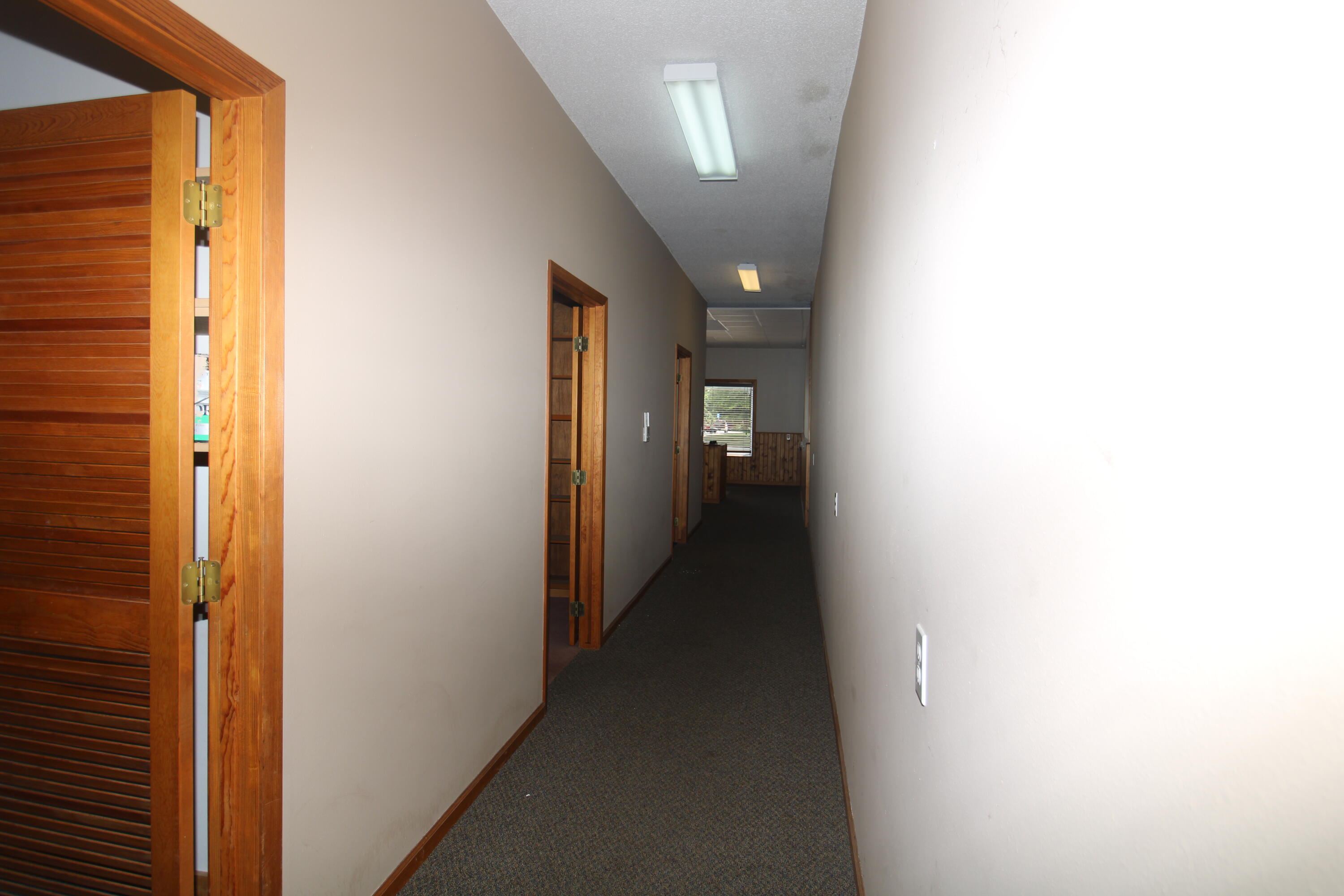 1001 W Mamie Eisenhower Avenue Property Photo 4