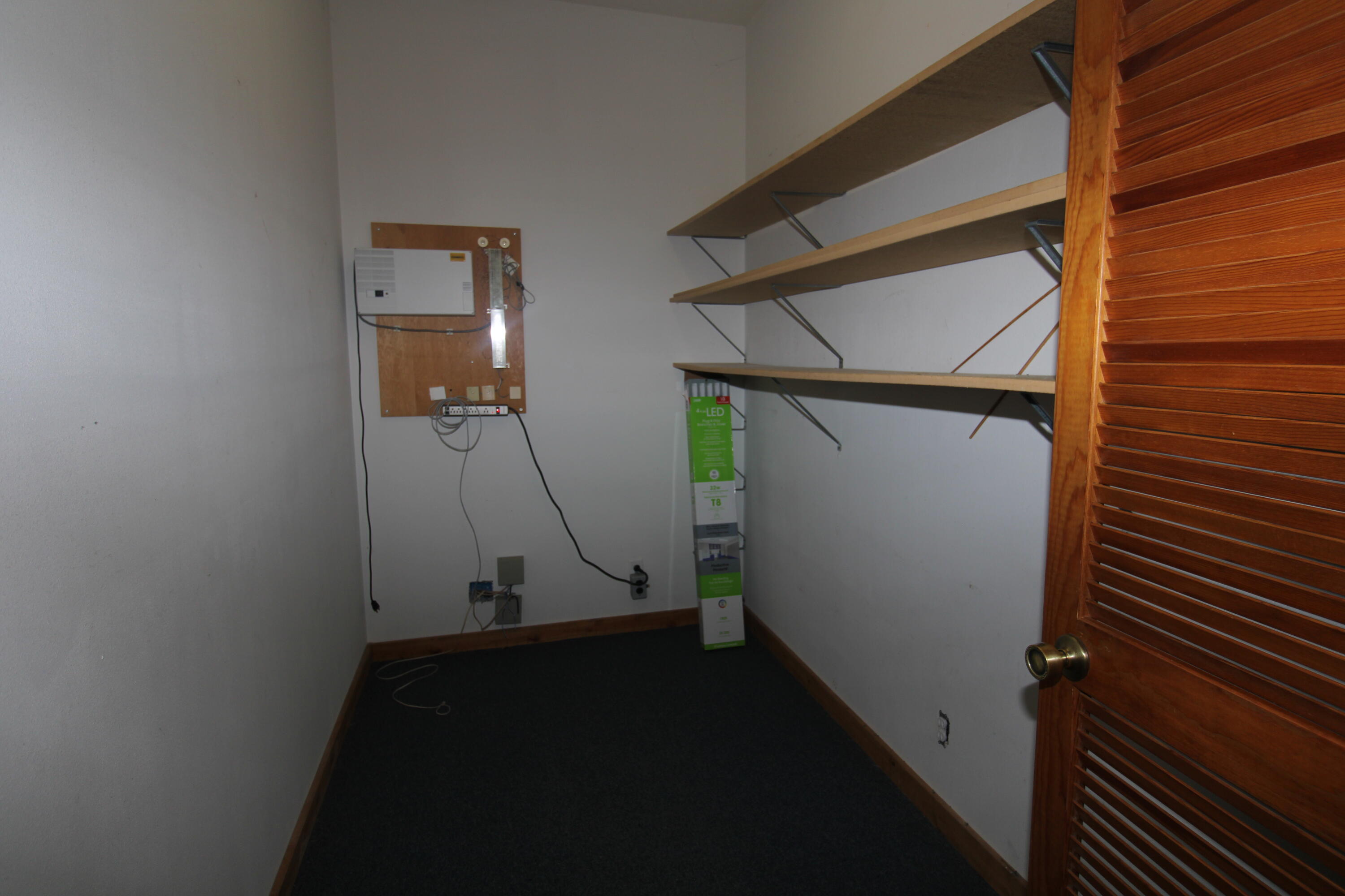 1001 W Mamie Eisenhower Avenue Property Photo 6