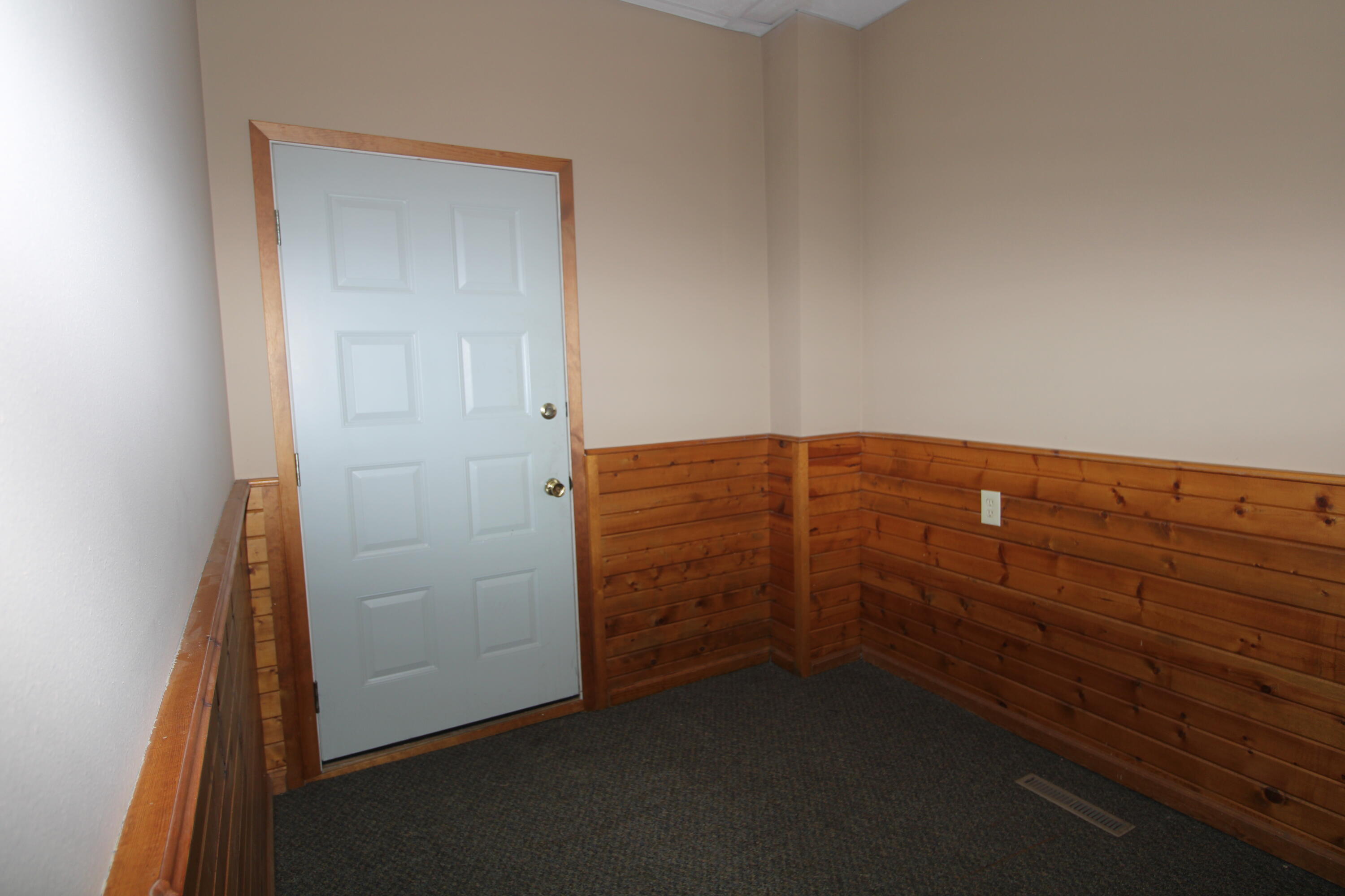 1001 W Mamie Eisenhower Avenue Property Photo 10