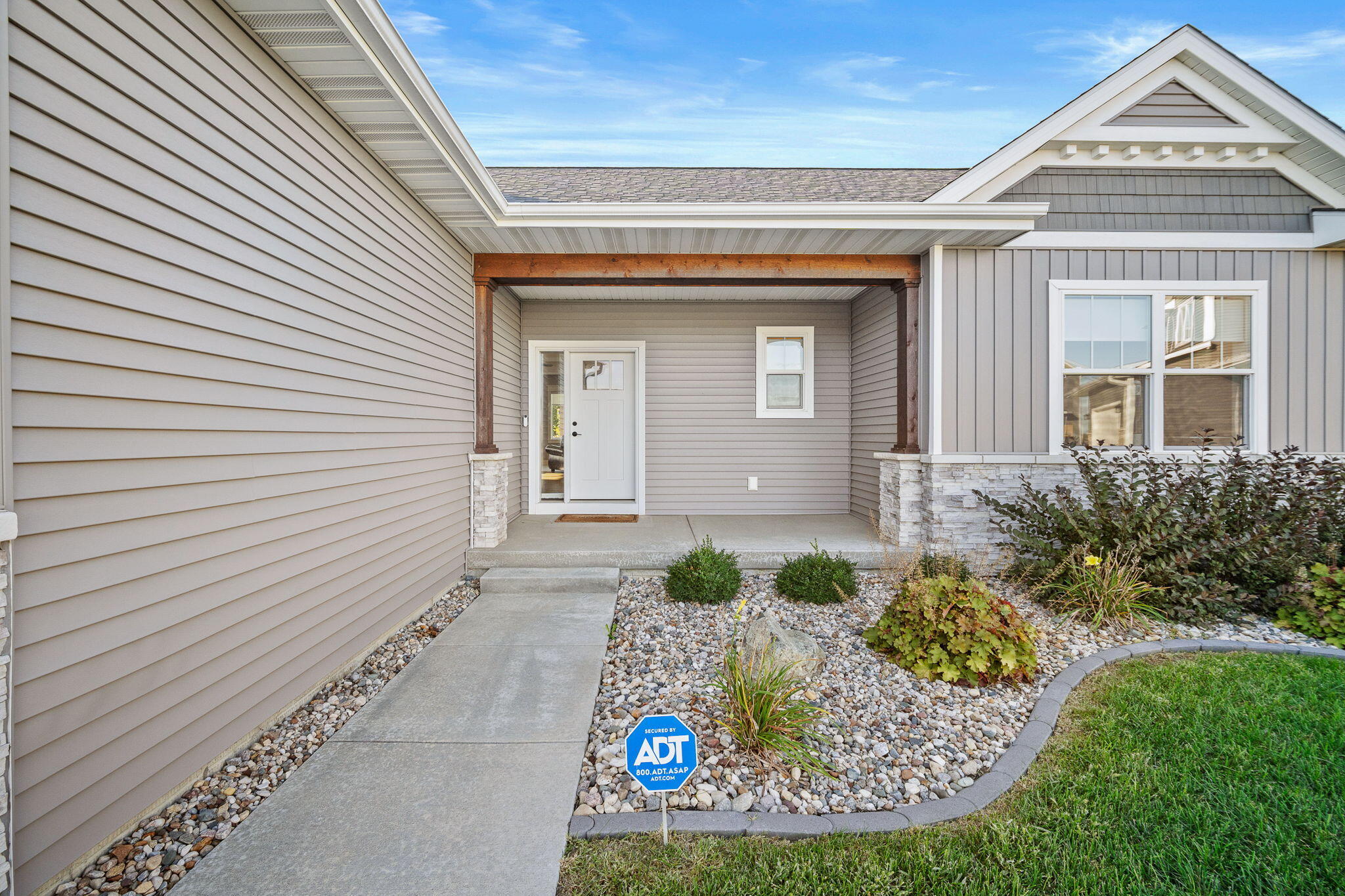 4401 Everest Circle Property Photo 2