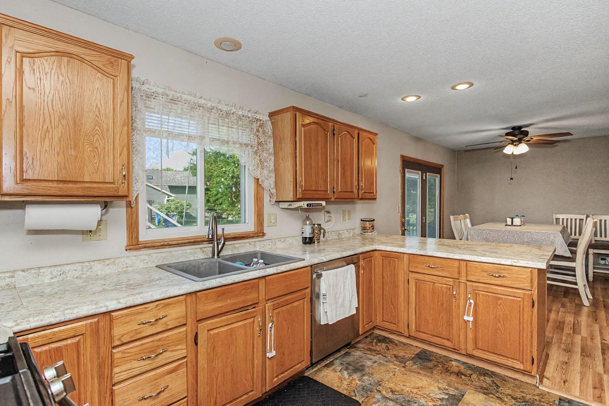209 Rothmoor Drive Property Photo 12