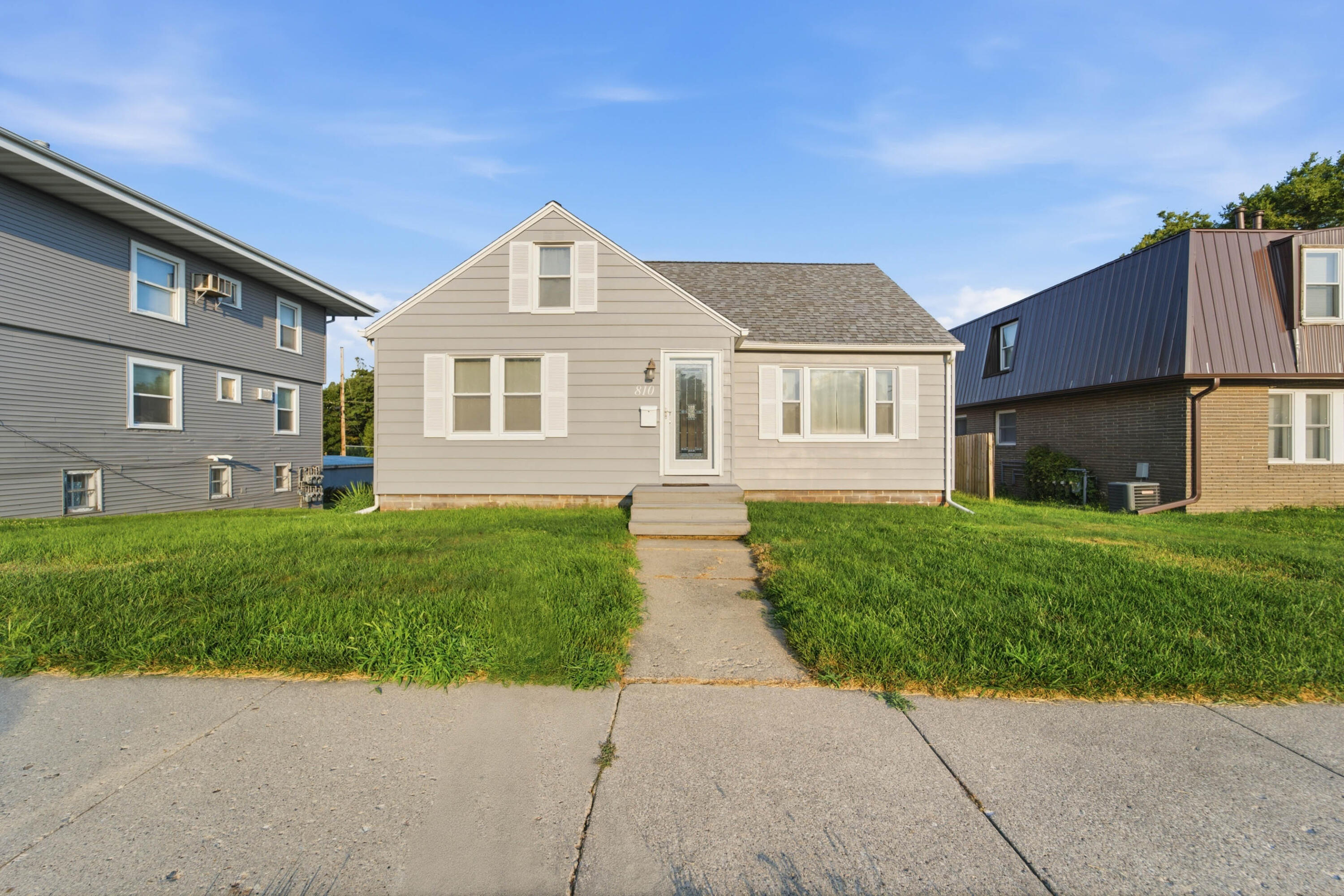 810 6th Street Property Photo 2