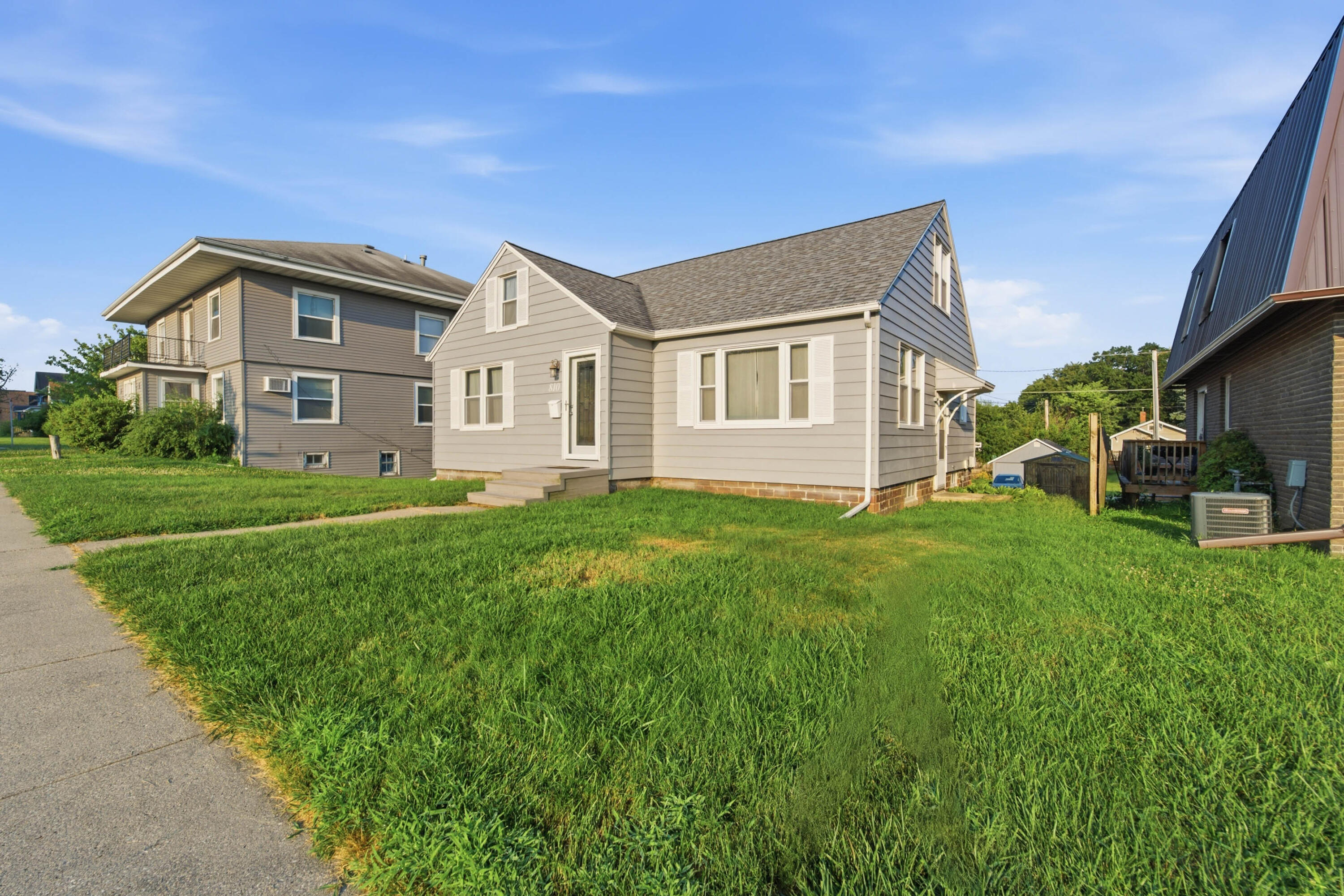 810 6th Street Property Photo 3
