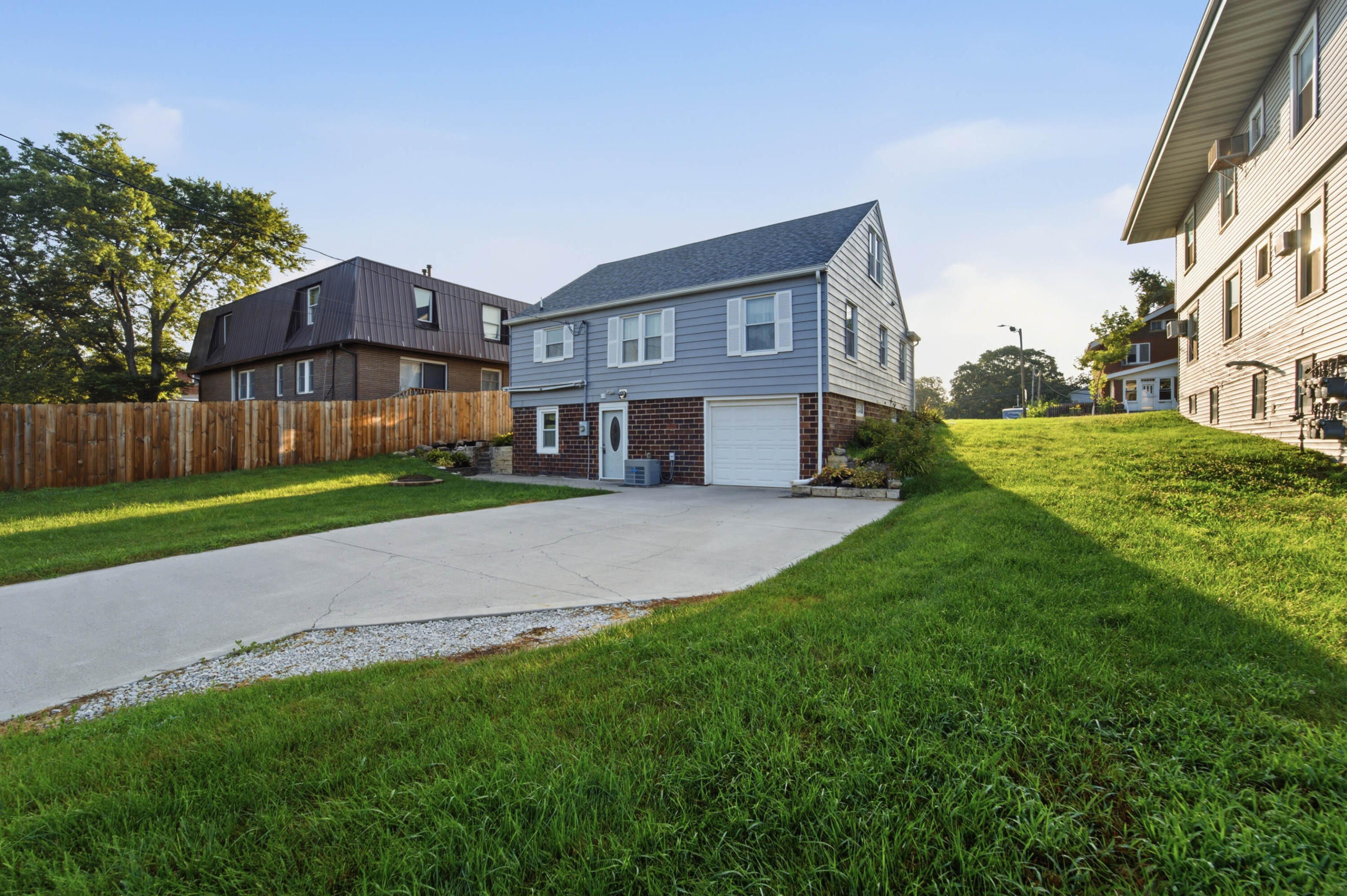 810 6th Street Property Photo 4