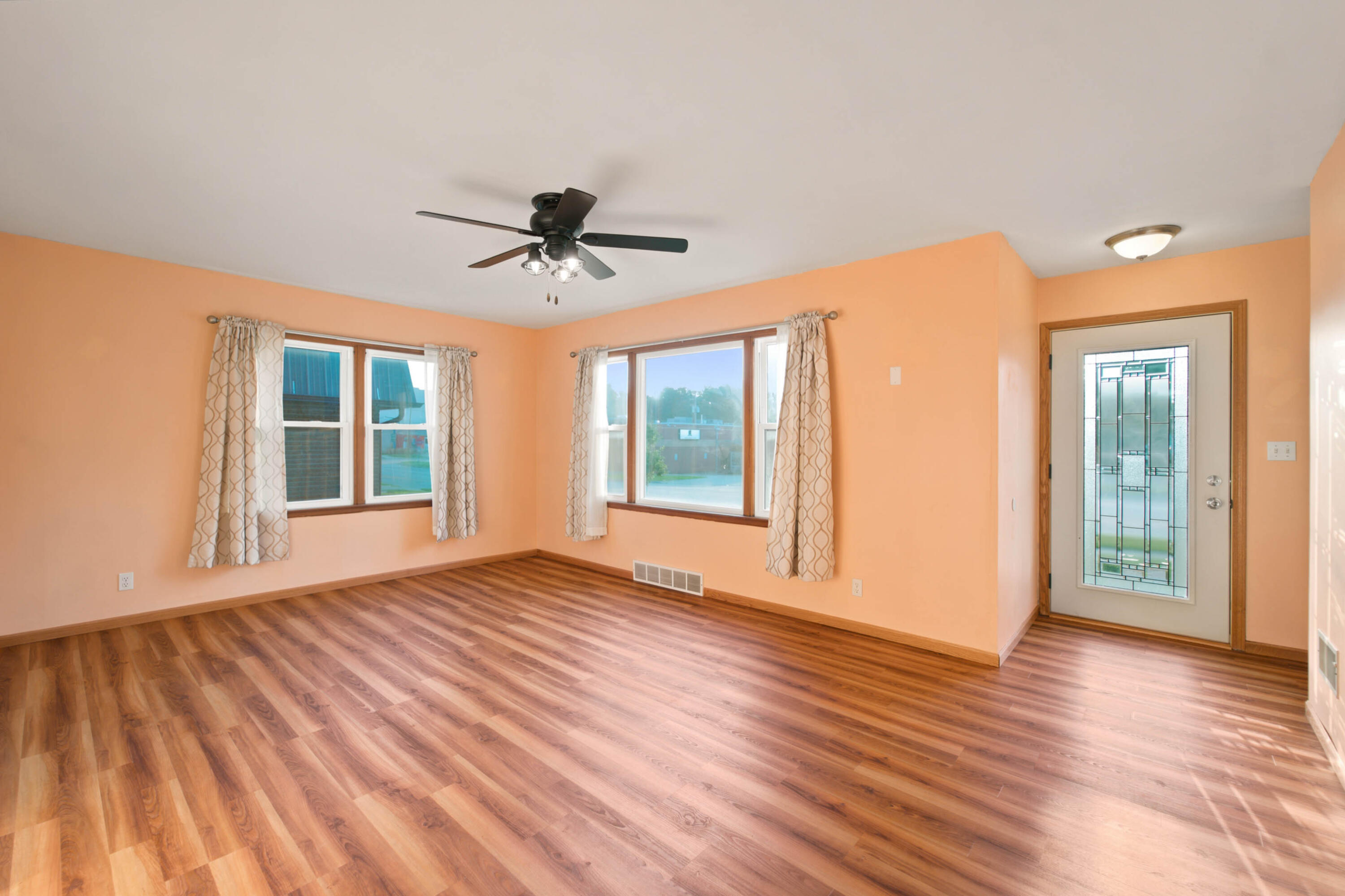 810 6th Street Property Photo 8