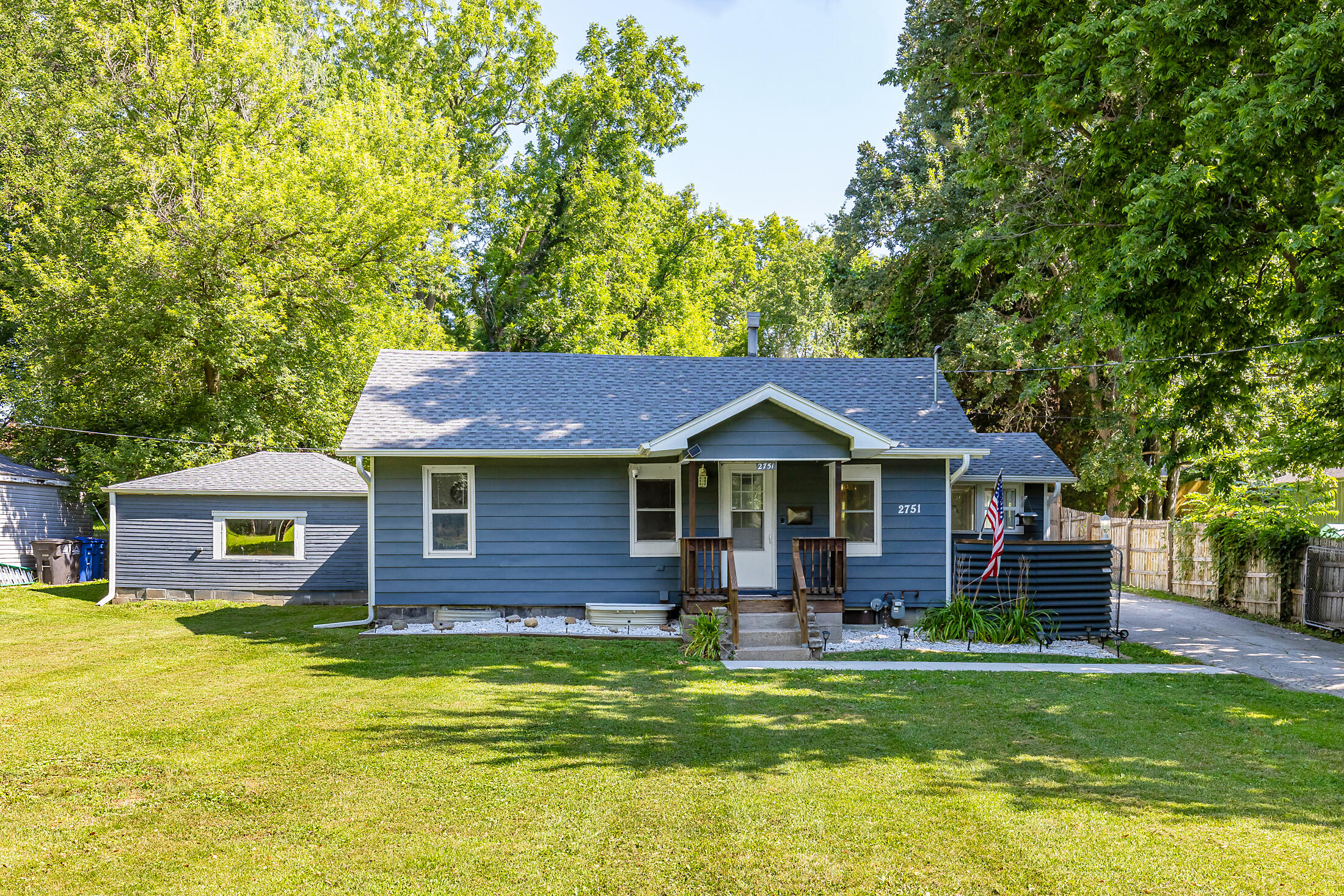 2751 Sheridan Avenue Property Photo 1