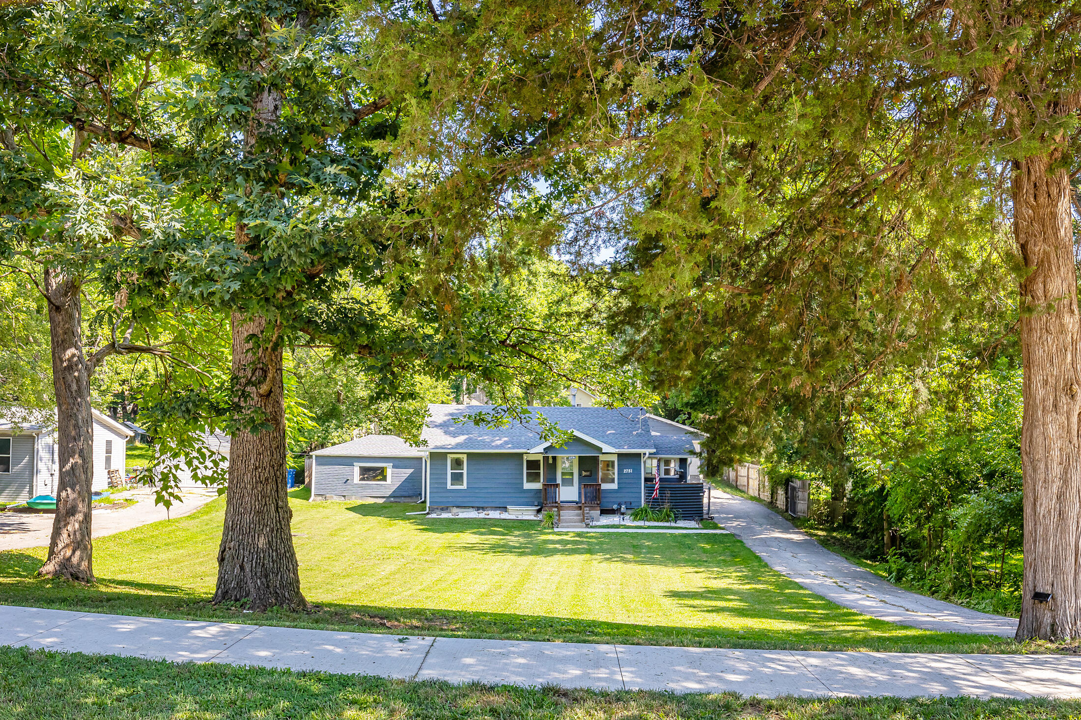 2751 Sheridan Avenue Property Photo 8