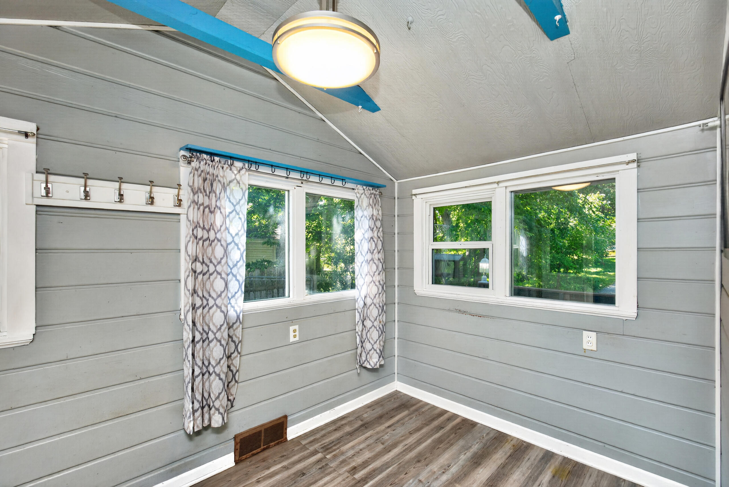 2751 Sheridan Avenue Property Photo 18