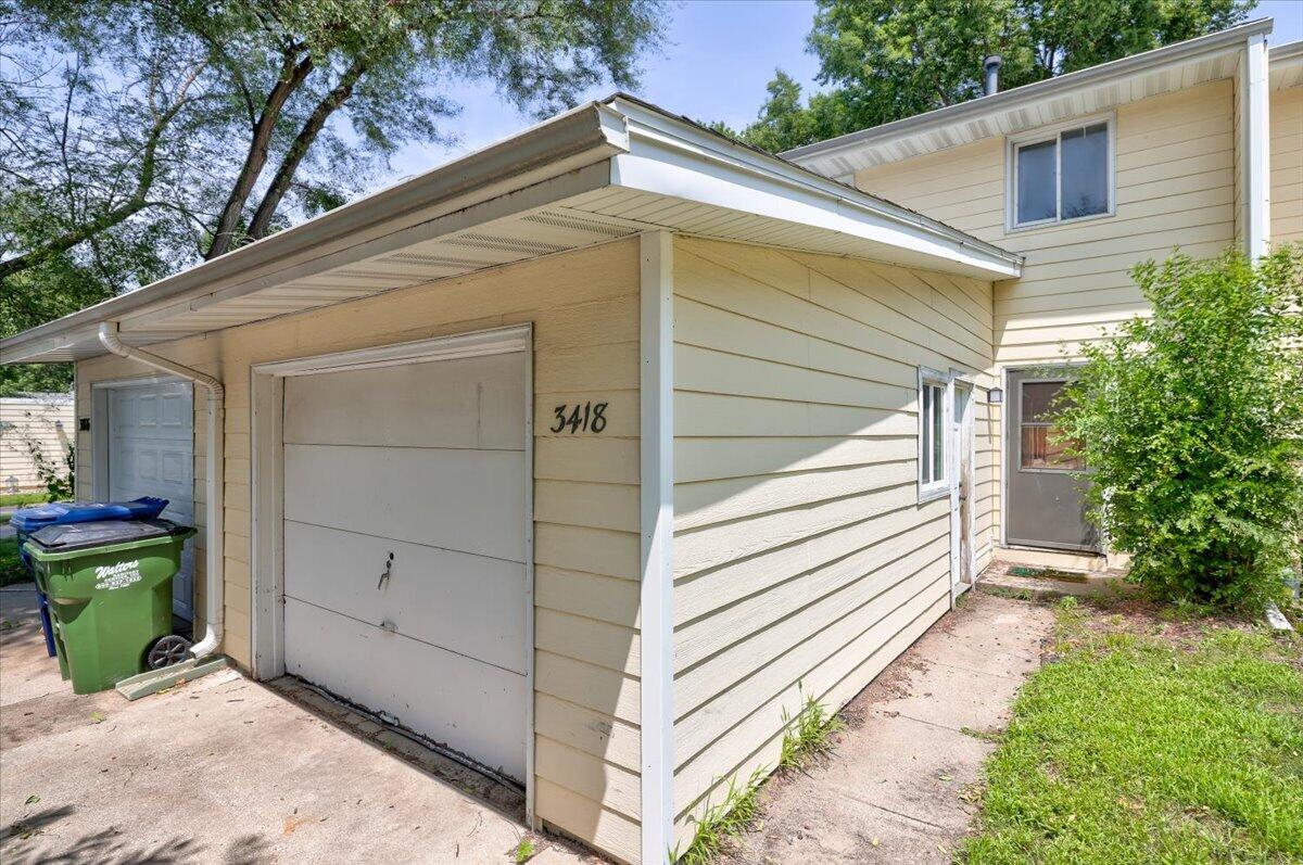 3418 Harcourt Drive Property Photo 2