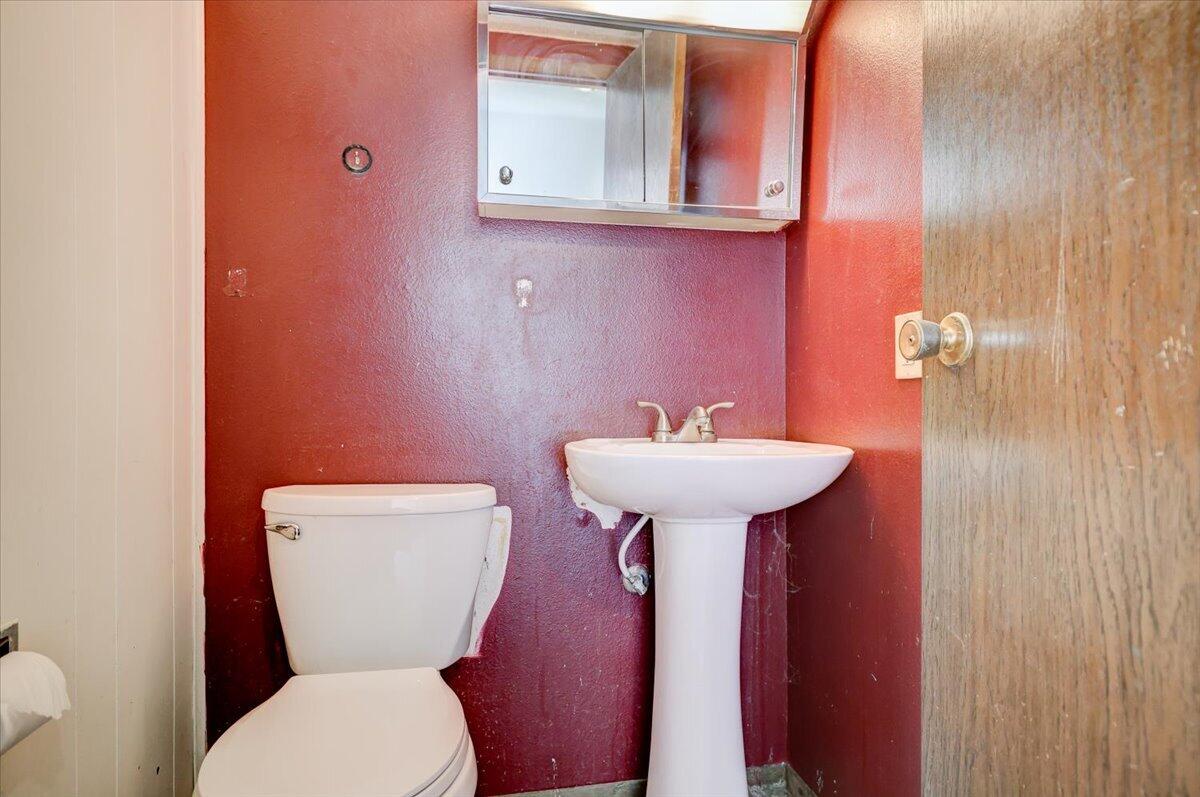 3418 Harcourt Drive Property Photo 4