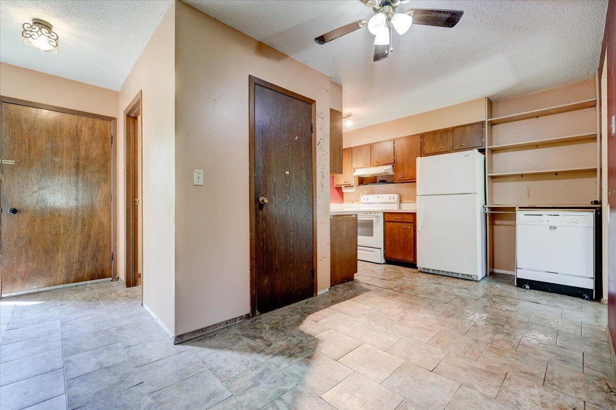 3418 Harcourt Drive Property Photo 6