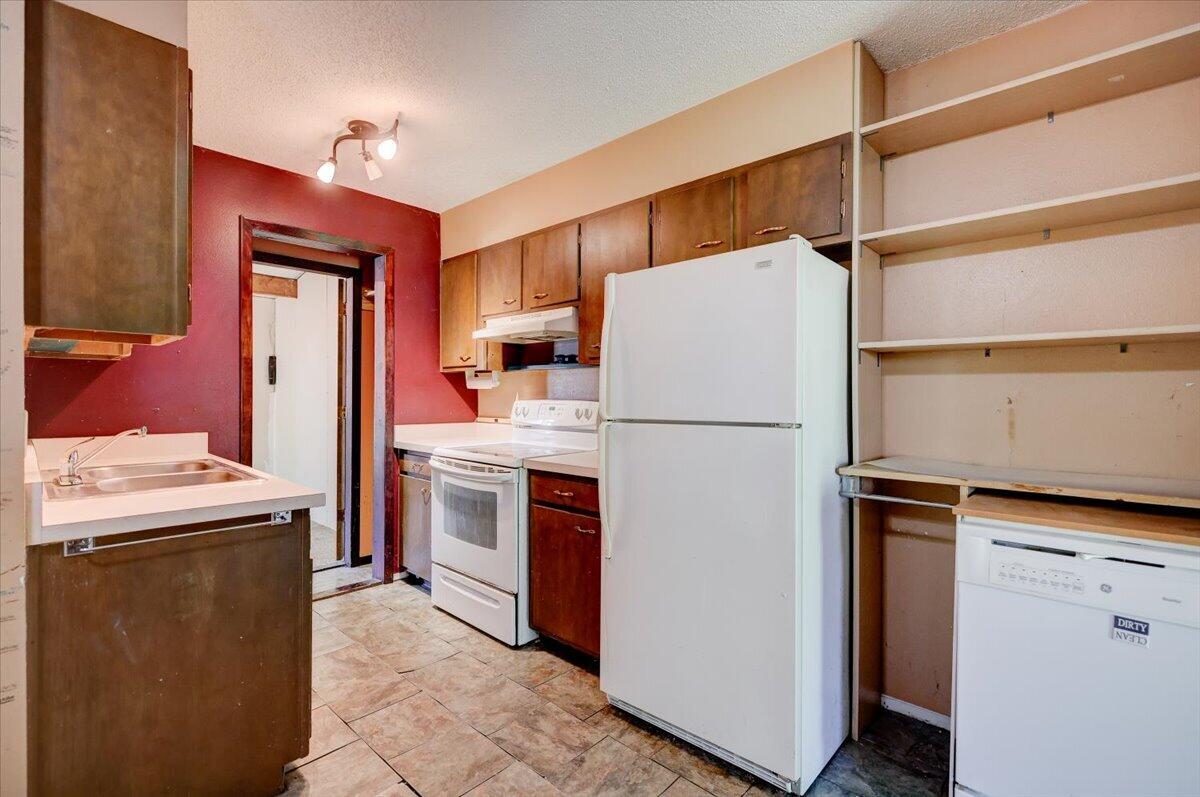 3418 Harcourt Drive Property Photo 7