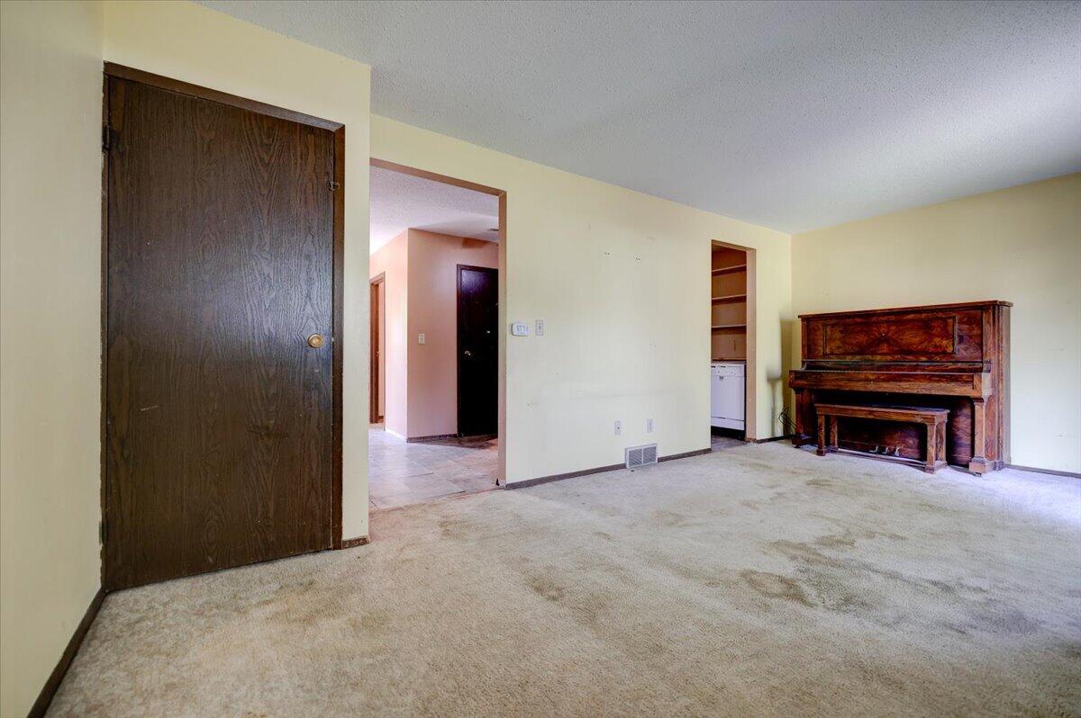 3418 Harcourt Drive Property Photo 12