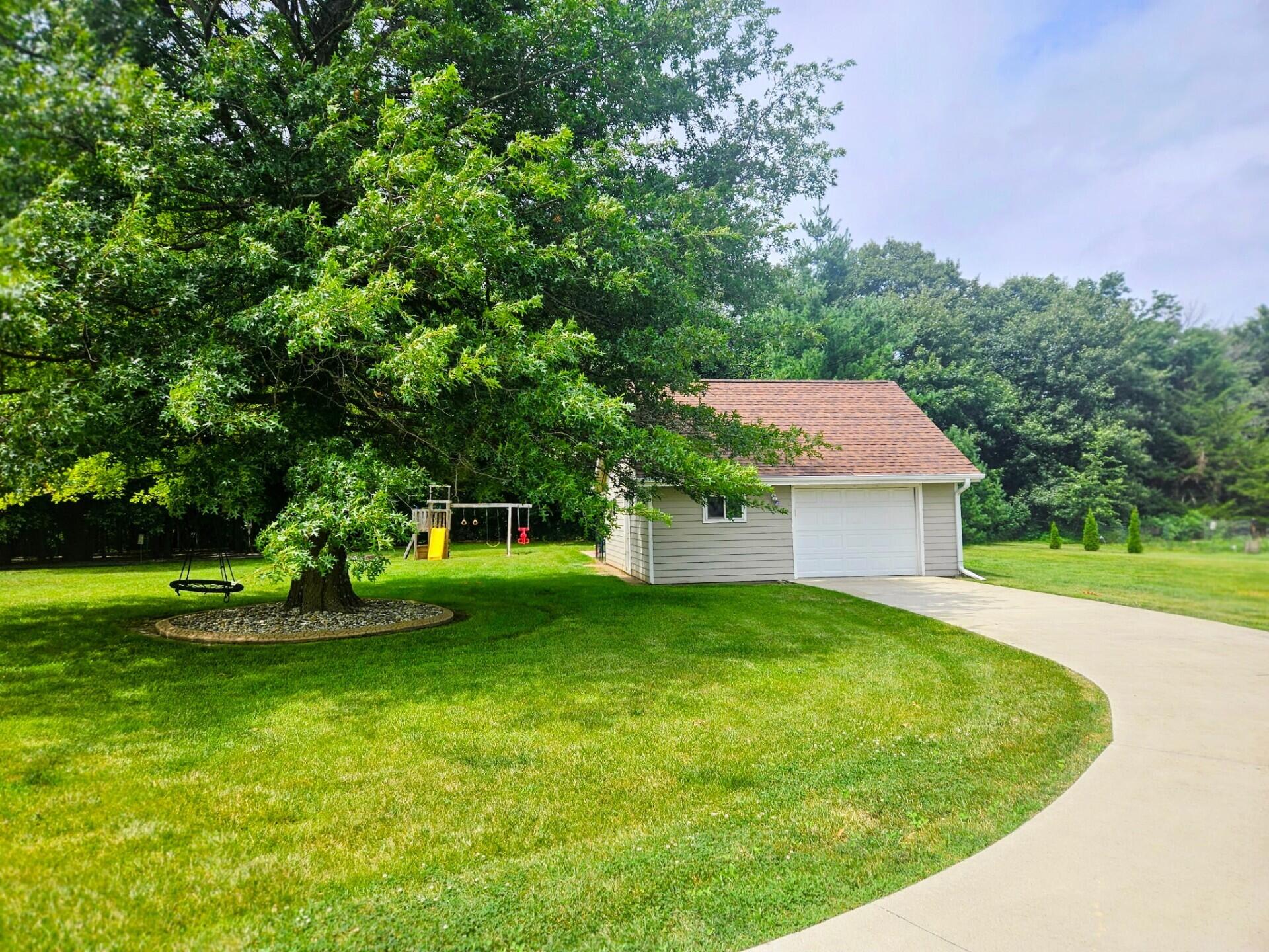 1269 Knap Place Property Photo 4
