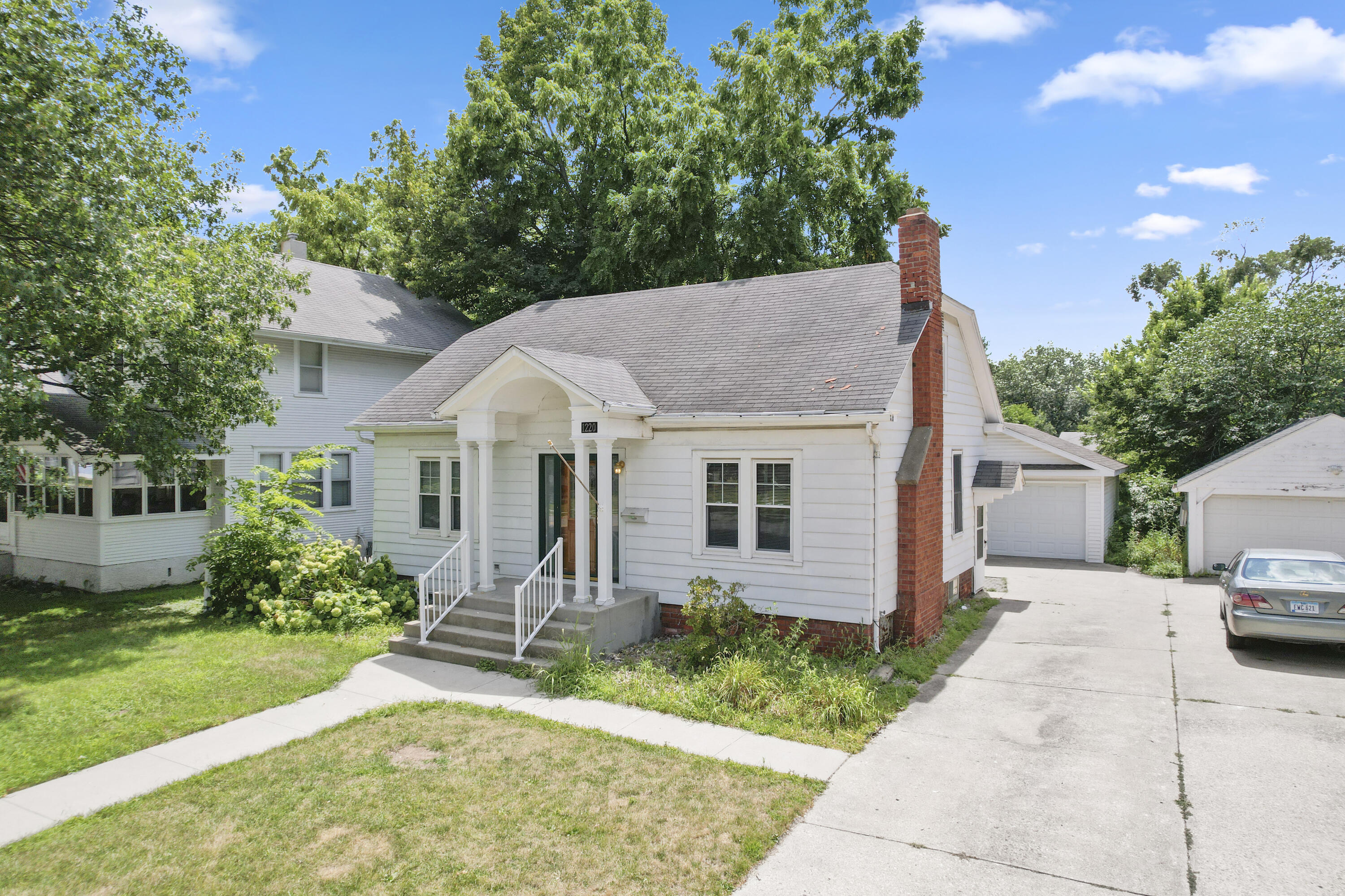 1220 Lincoln Way Property Photo 1