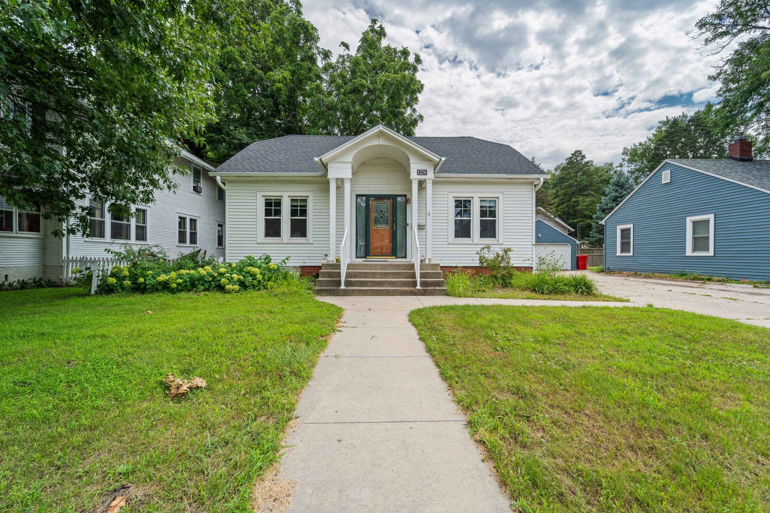 1220 Lincoln Way Property Photo 2