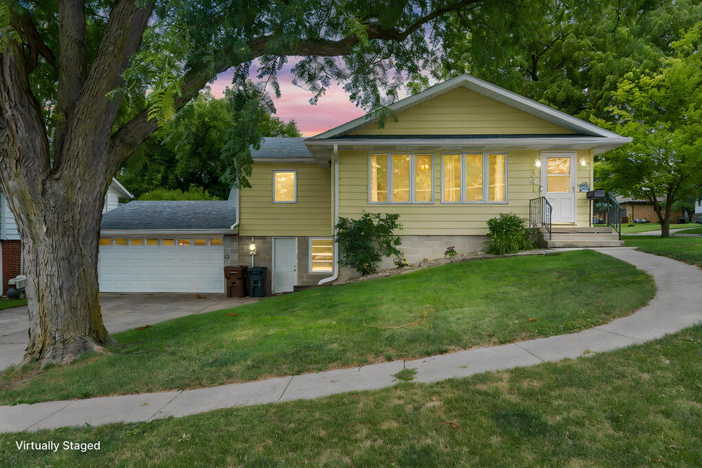 341 E Avenue Property Photo 2