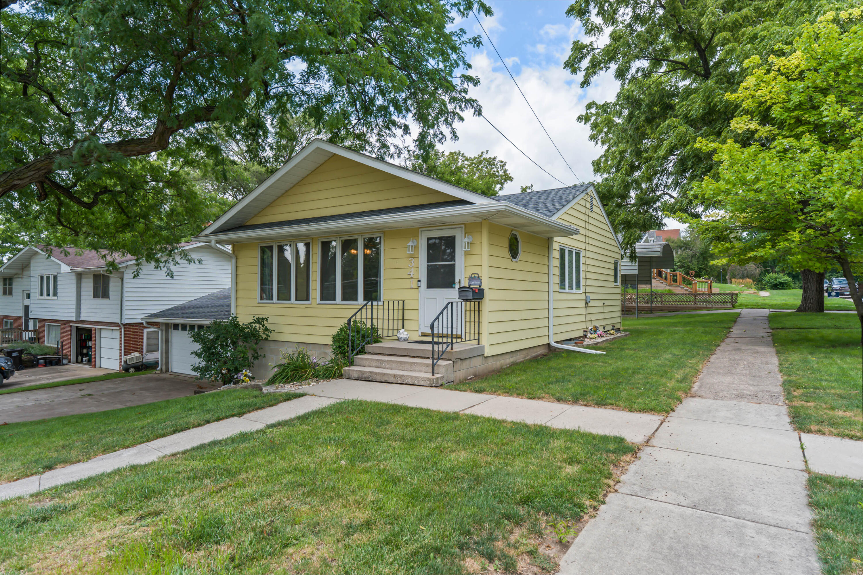 341 E Avenue Property Photo 3
