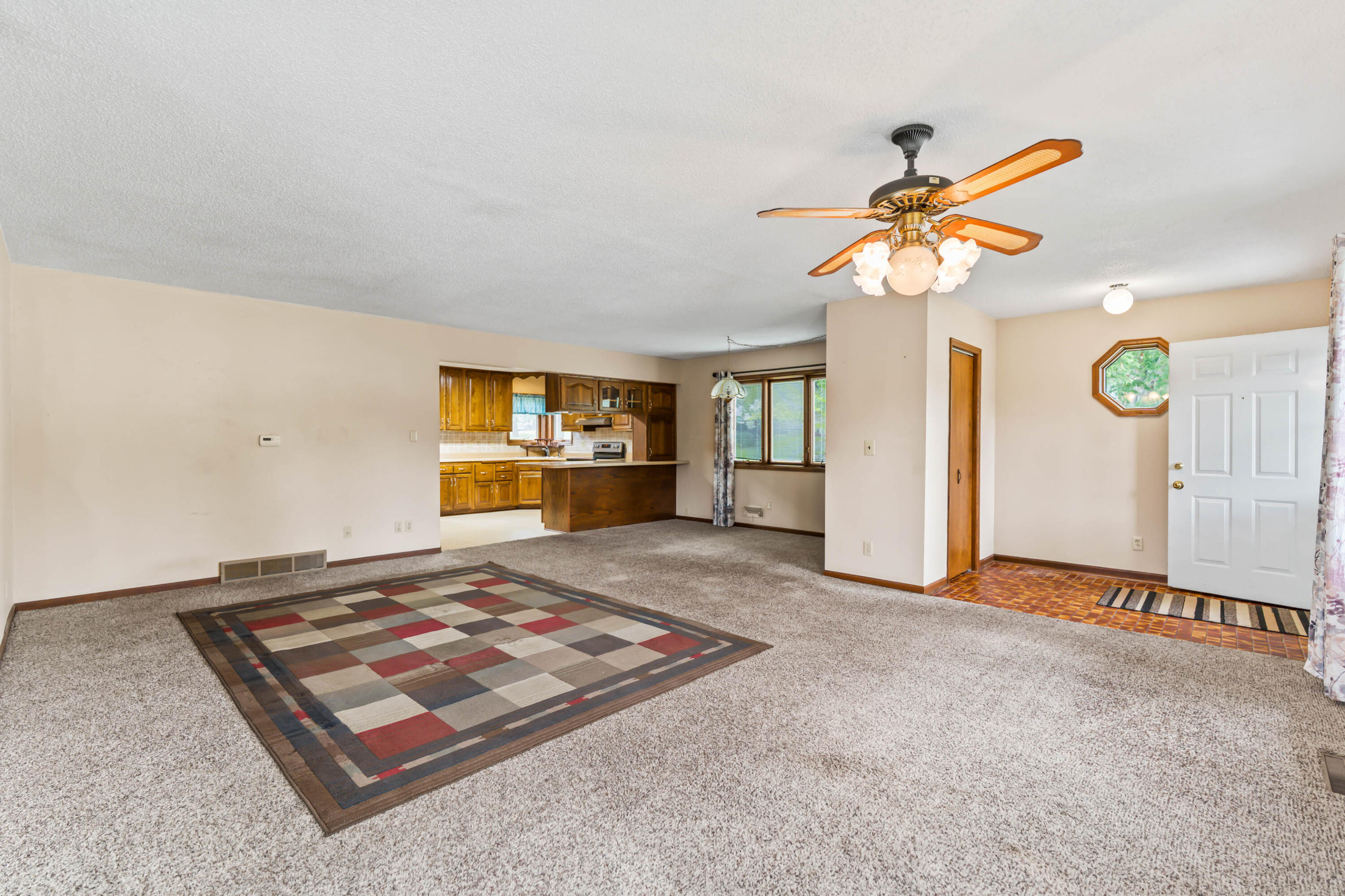 341 E Avenue Property Photo 6