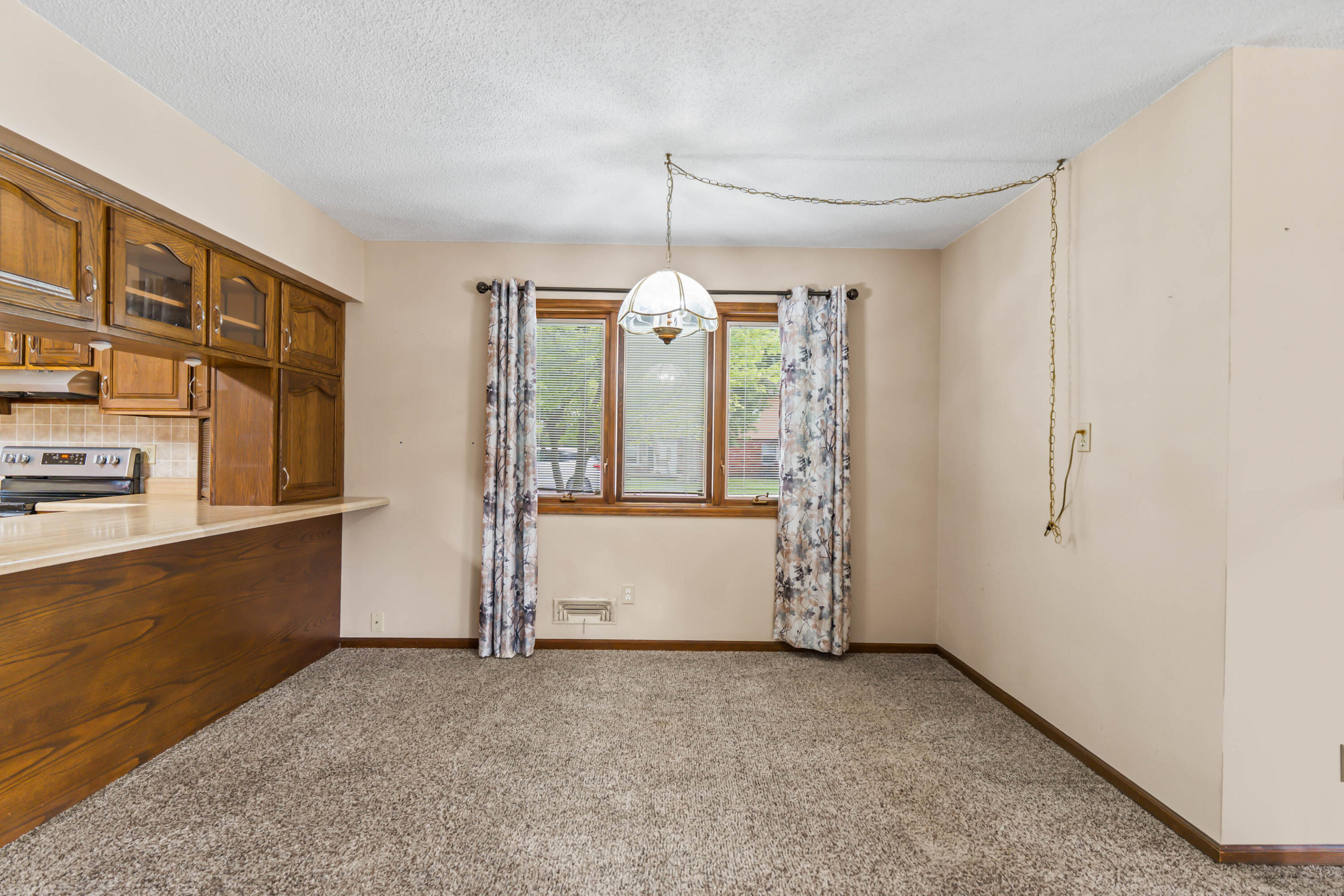 341 E Avenue Property Photo 10
