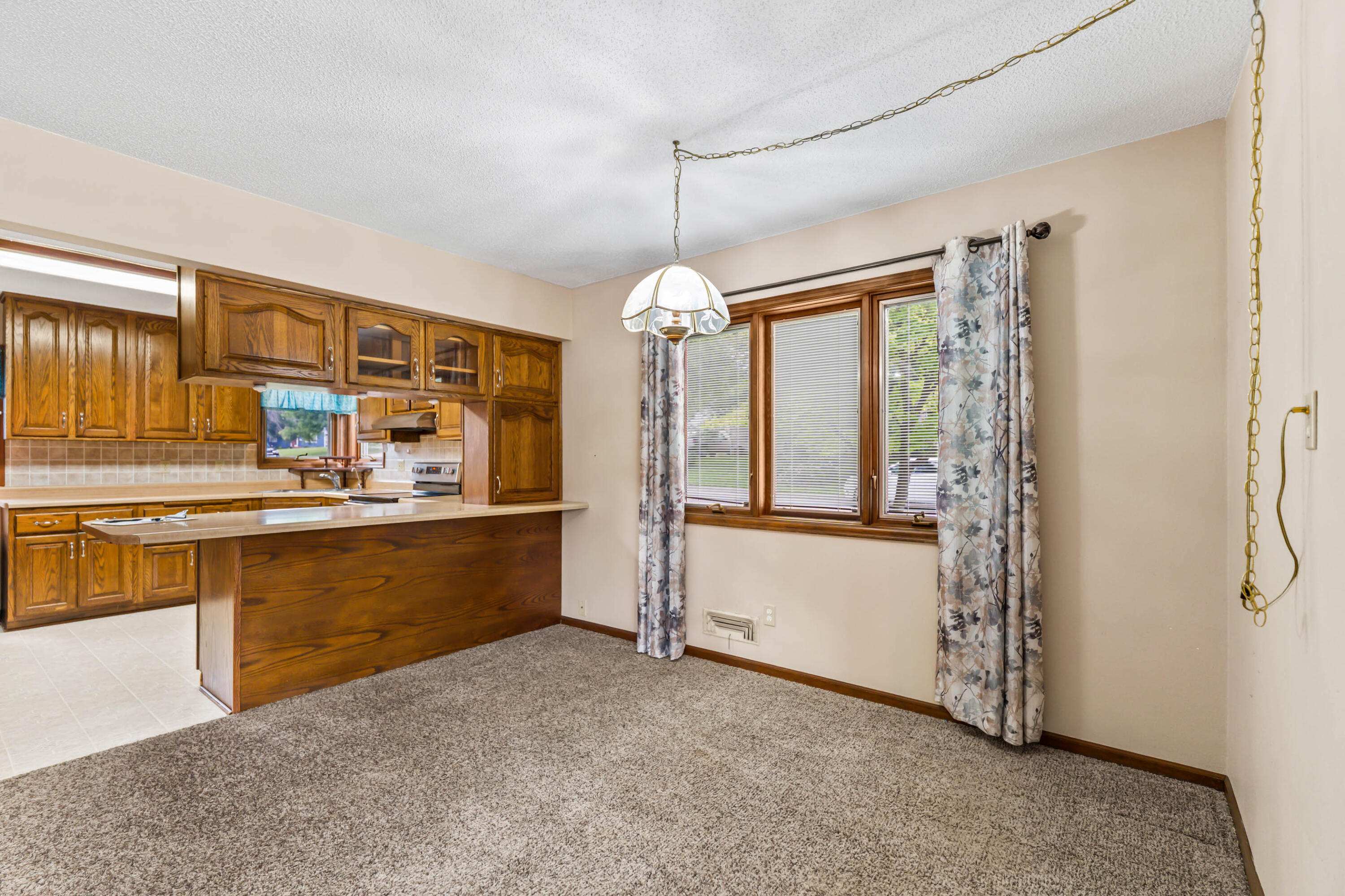 341 E Avenue Property Photo 11