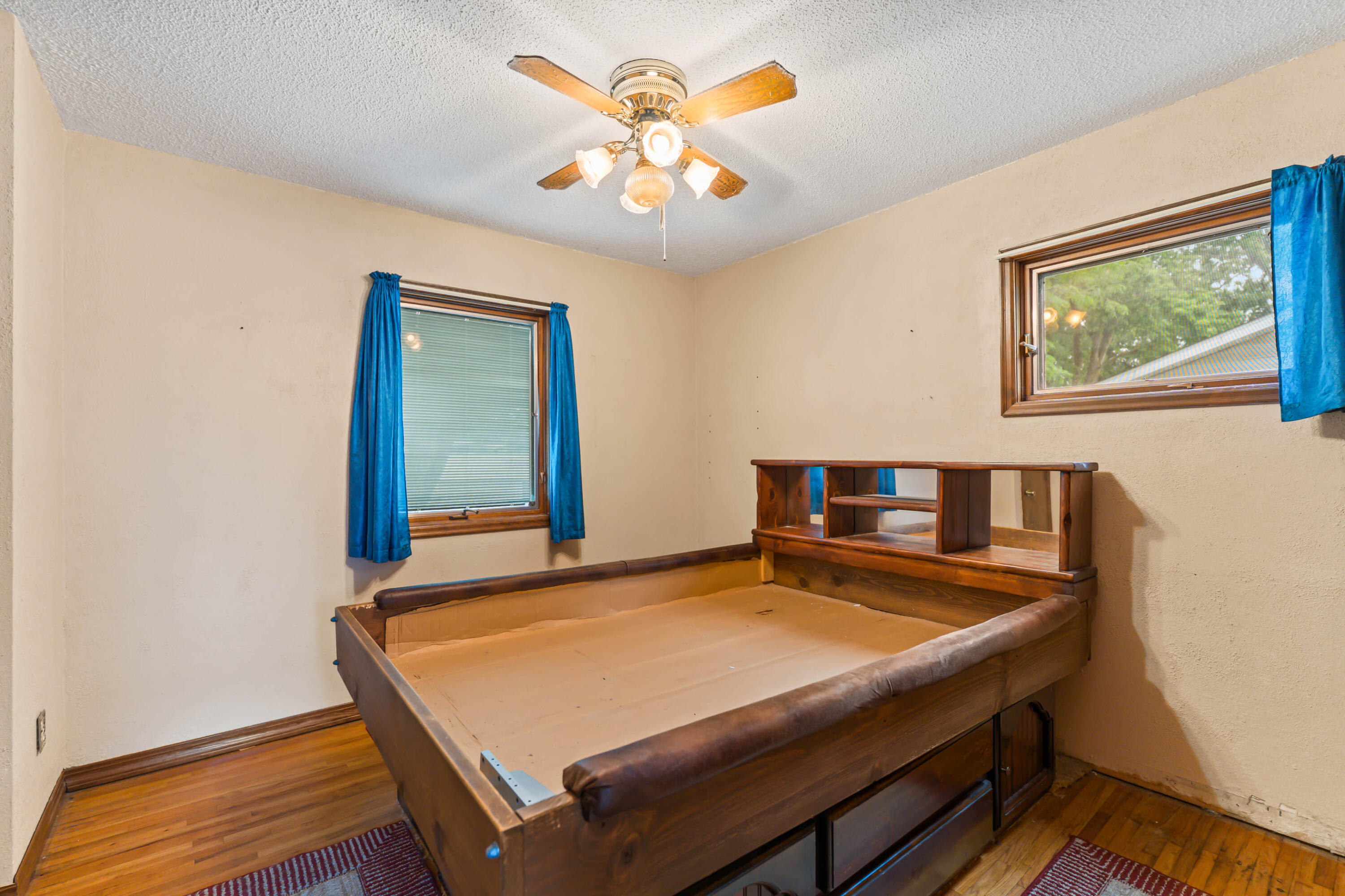 341 E Avenue Property Photo 18