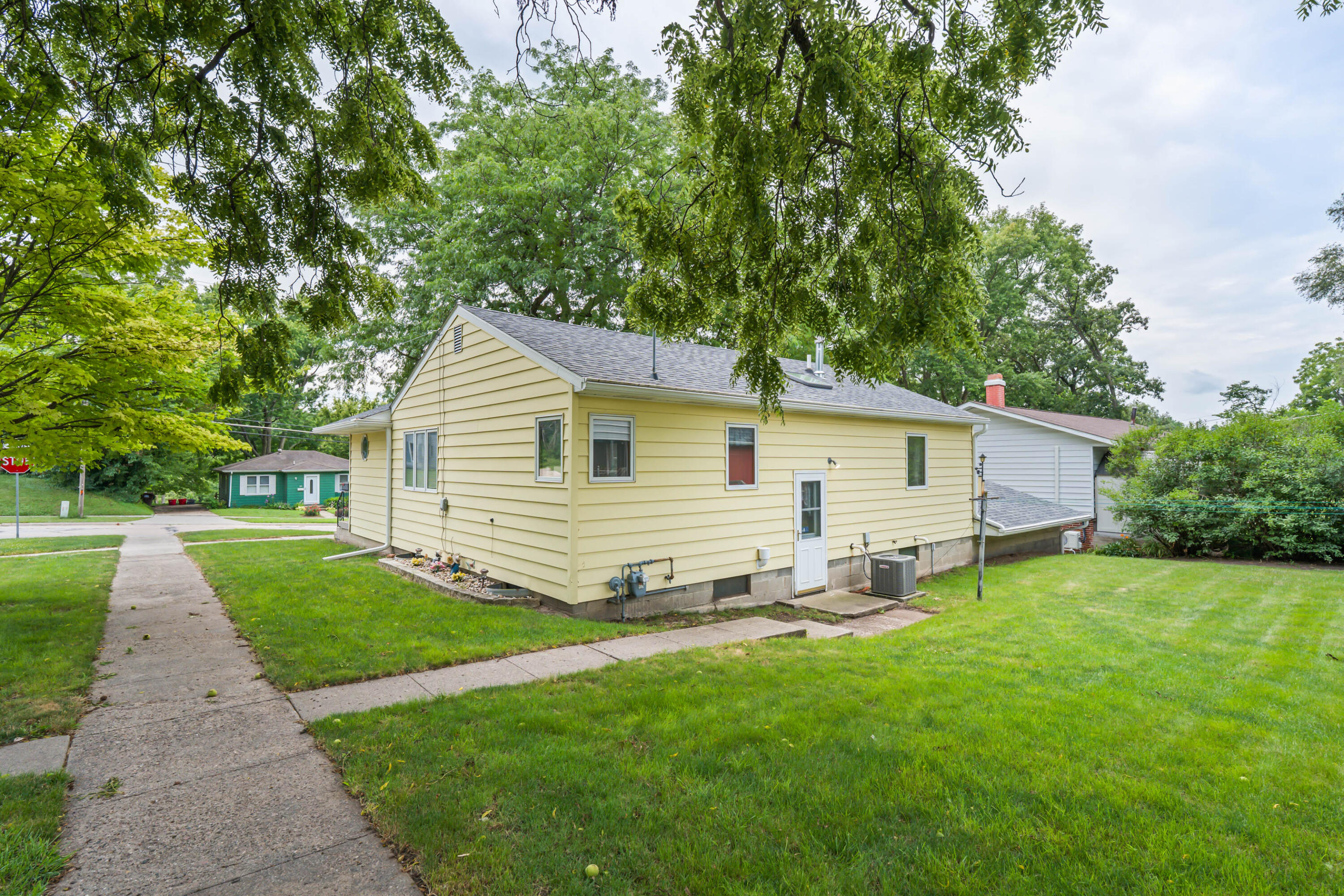 341 E Avenue Property Photo 29