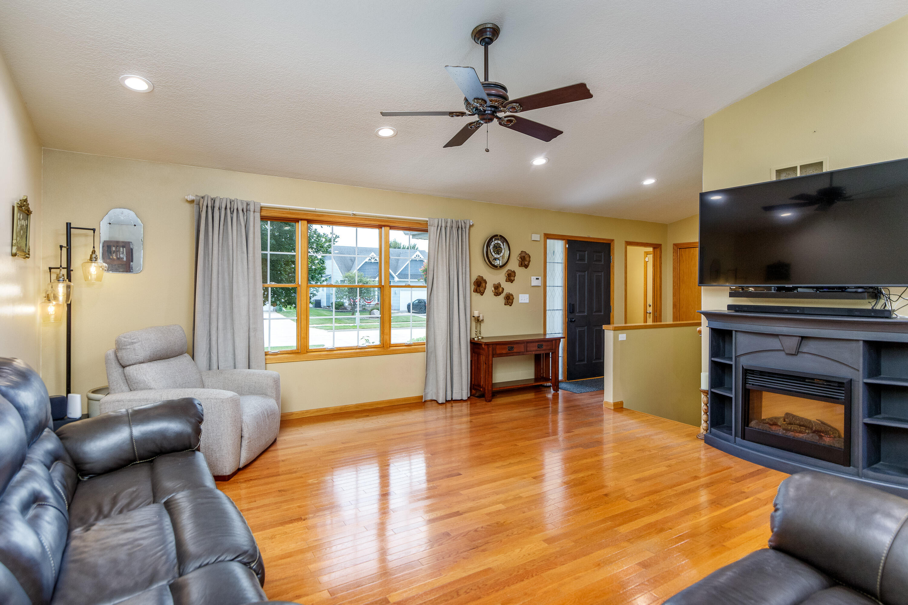 1811 Aldrich Avenue Property Photo 3