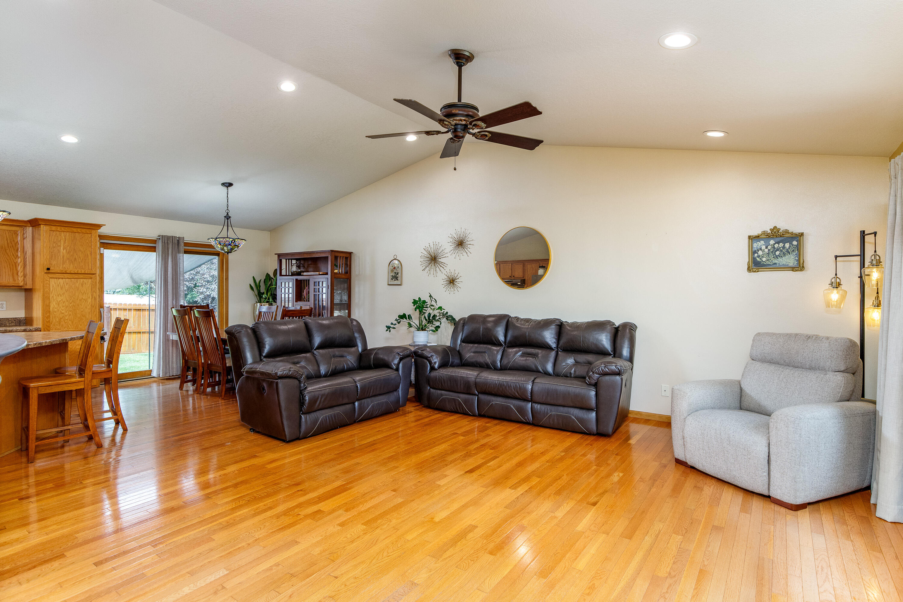 1811 Aldrich Avenue Property Photo 4