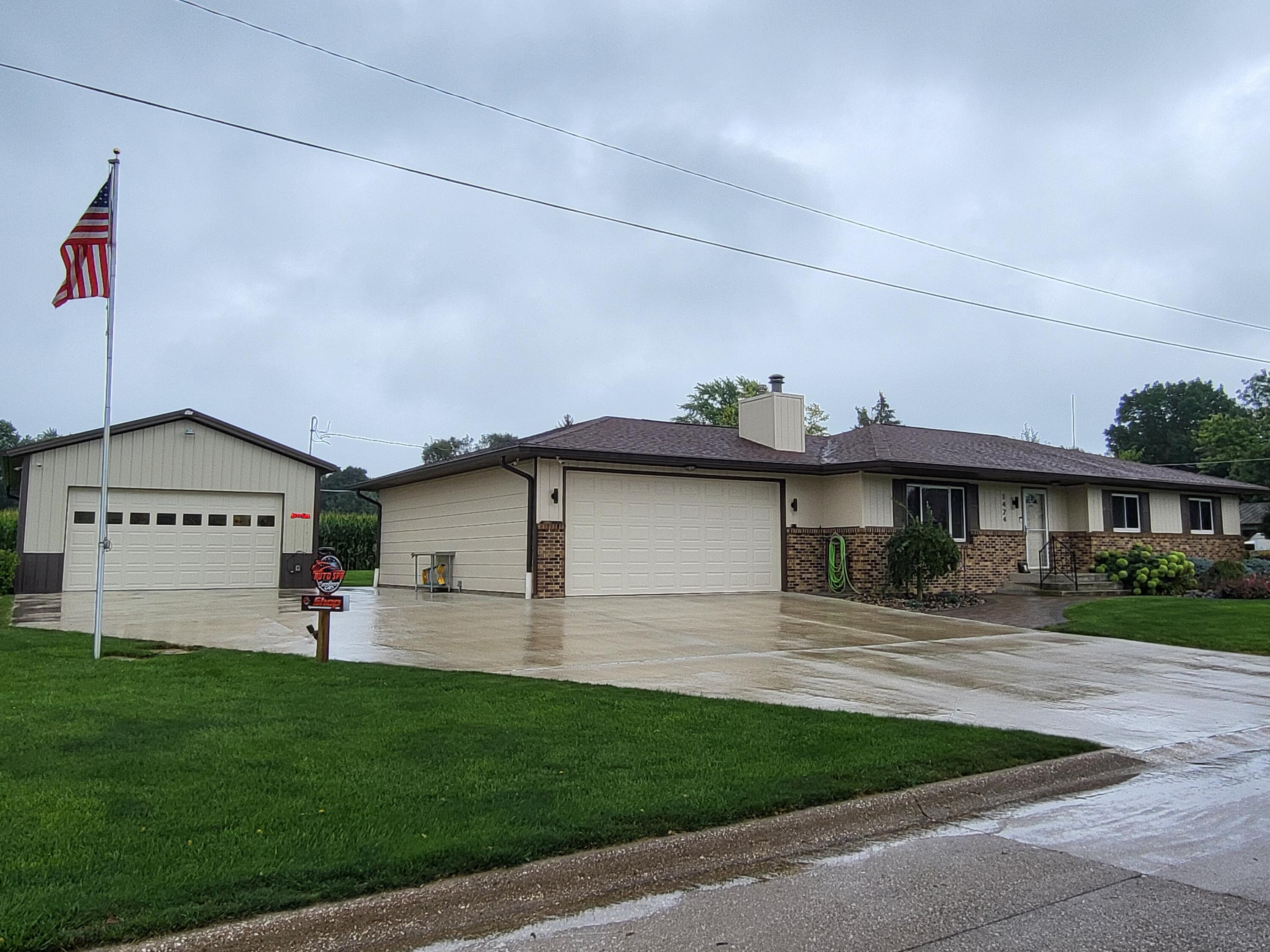 1424 Clinton Street Property Photo 1