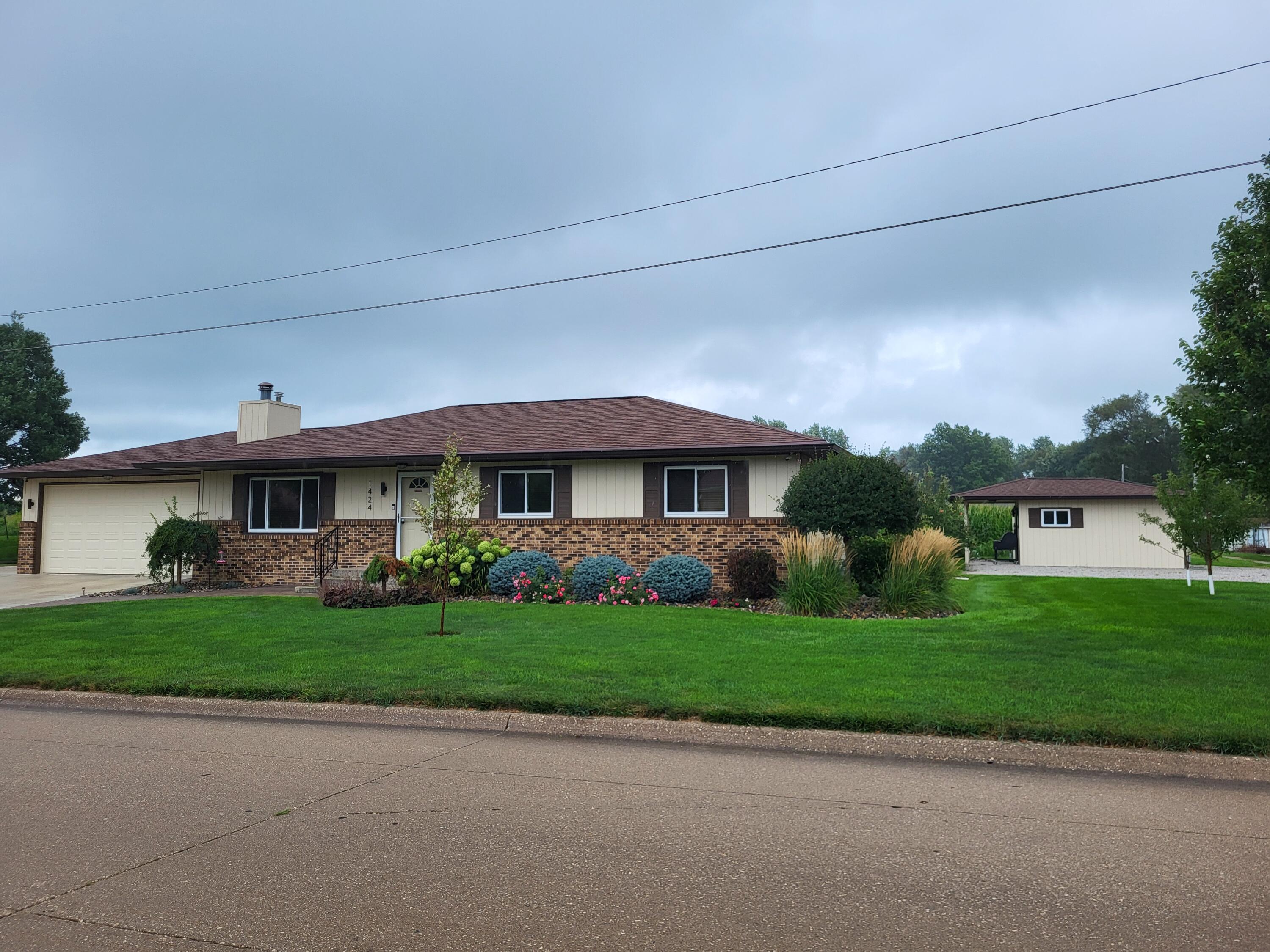 1424 Clinton Street Property Photo 2