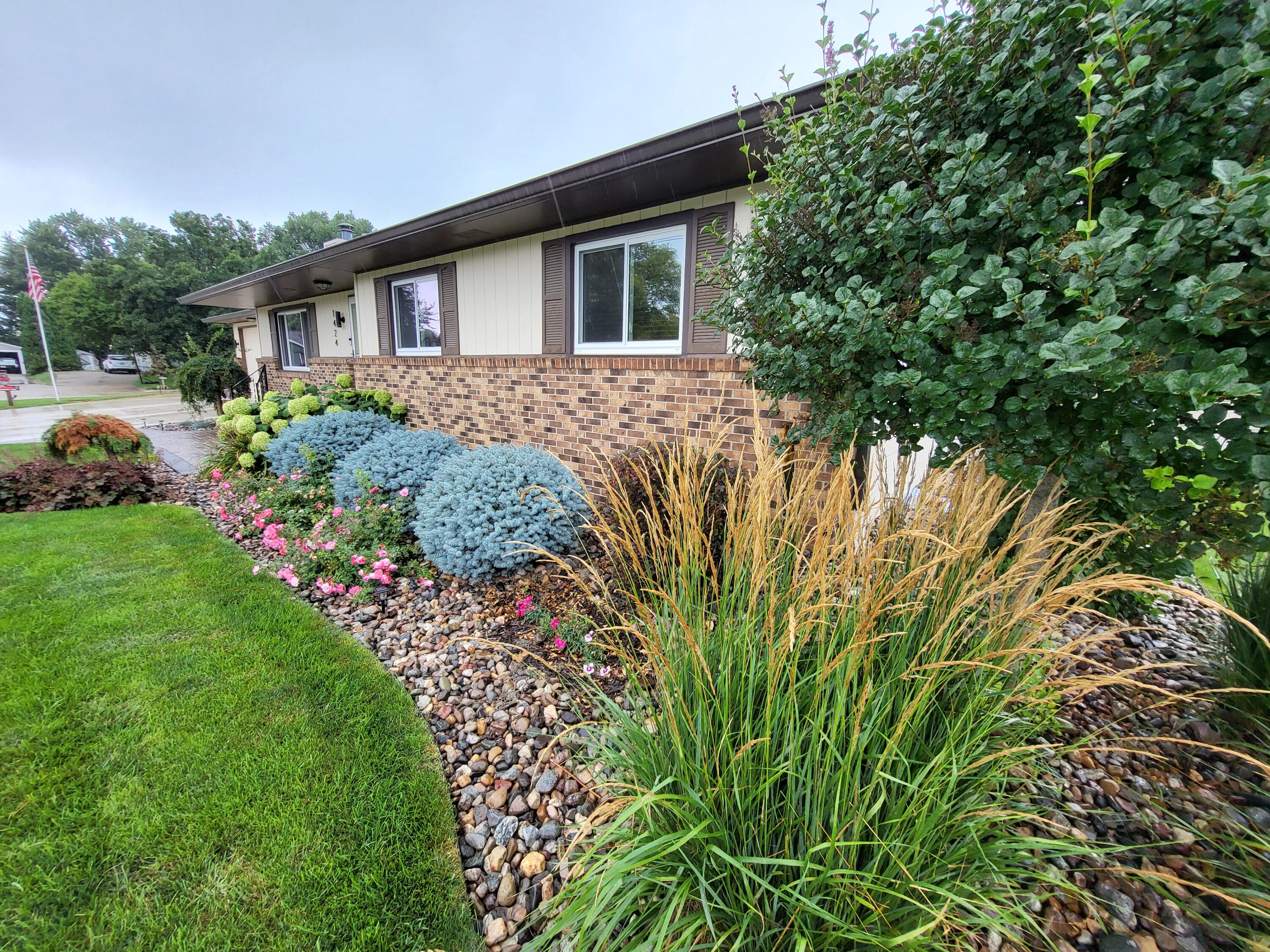 1424 Clinton Street Property Photo 3