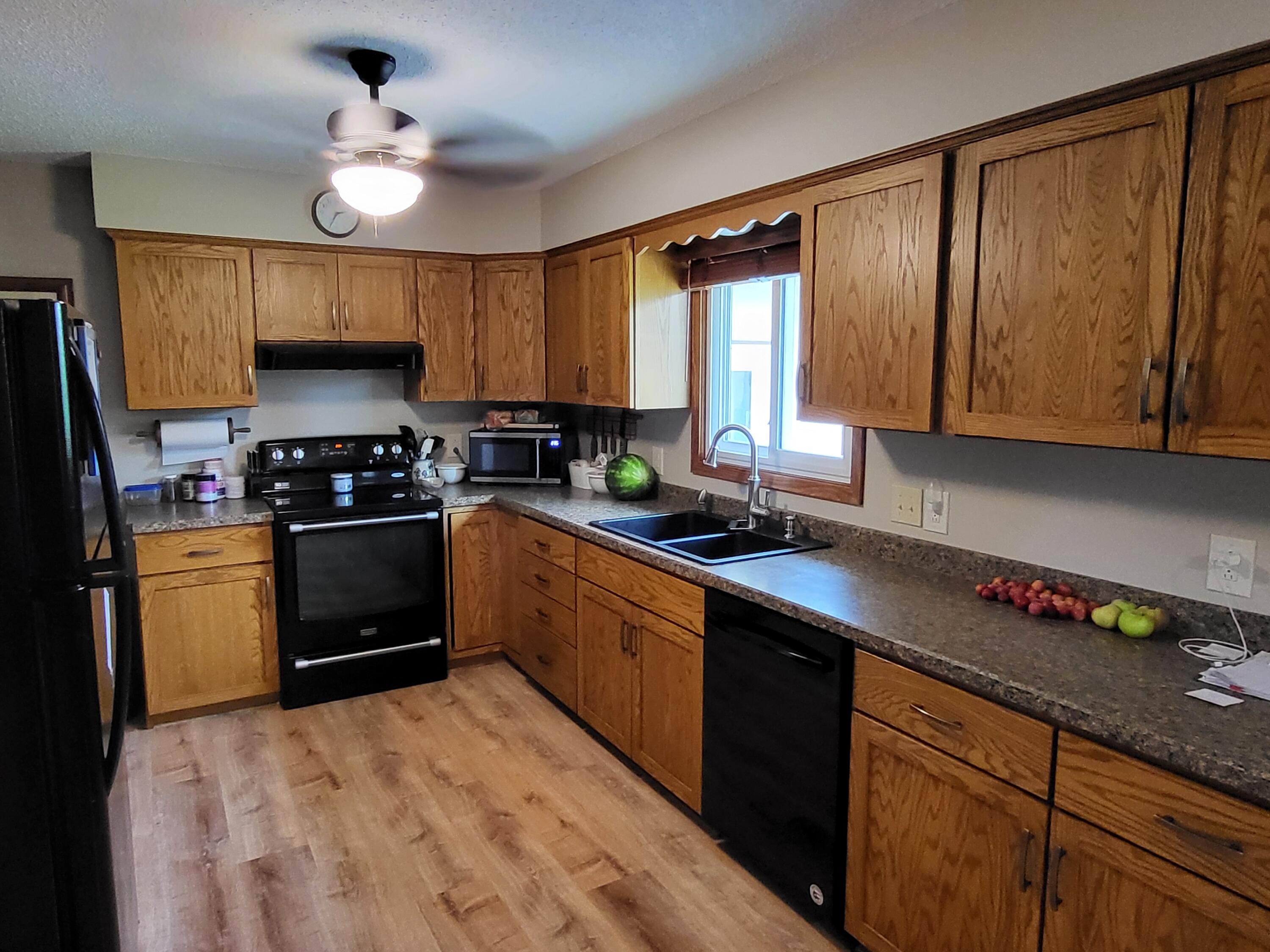1424 Clinton Street Property Photo 8