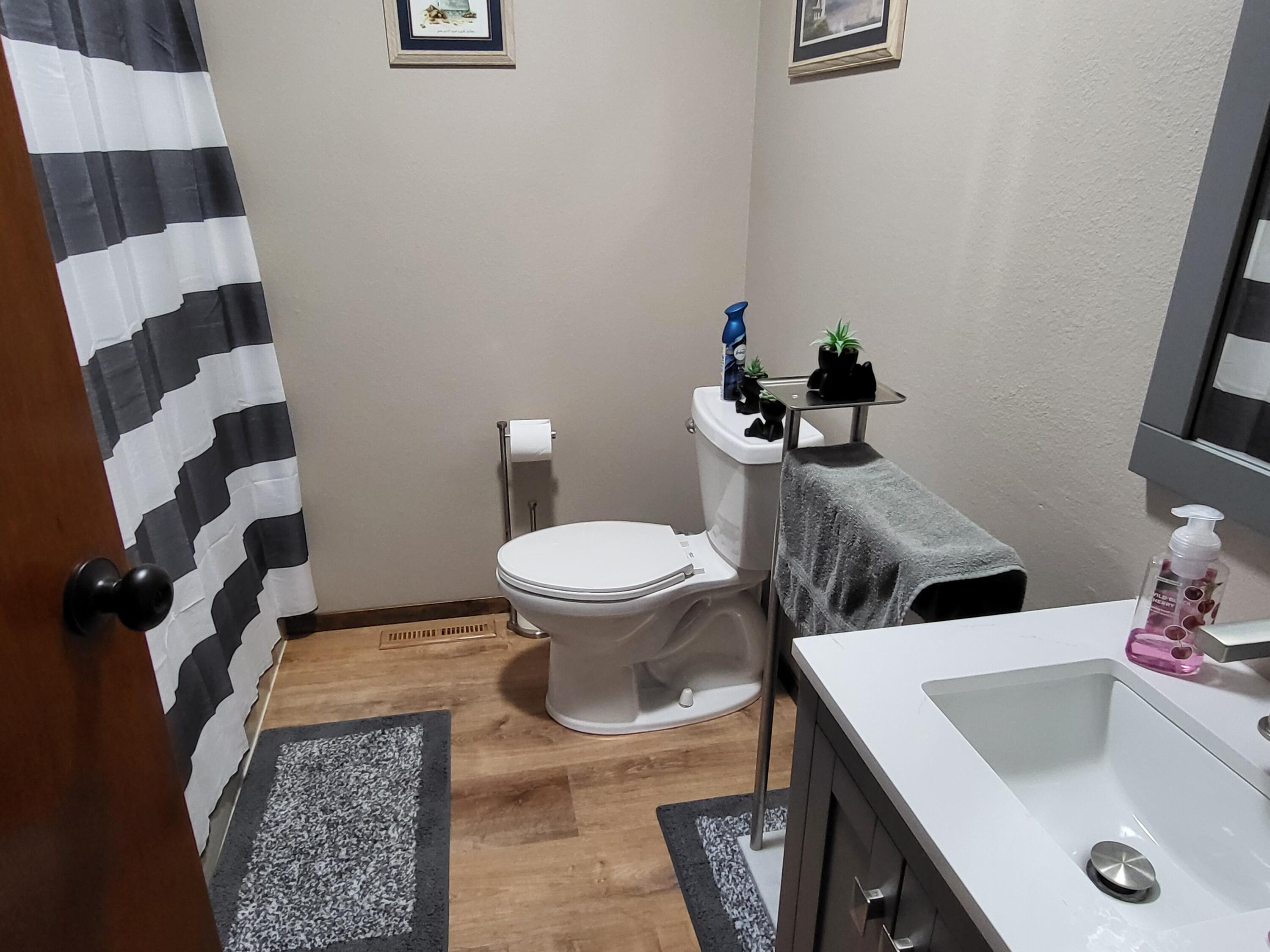 1424 Clinton Street Property Photo 14